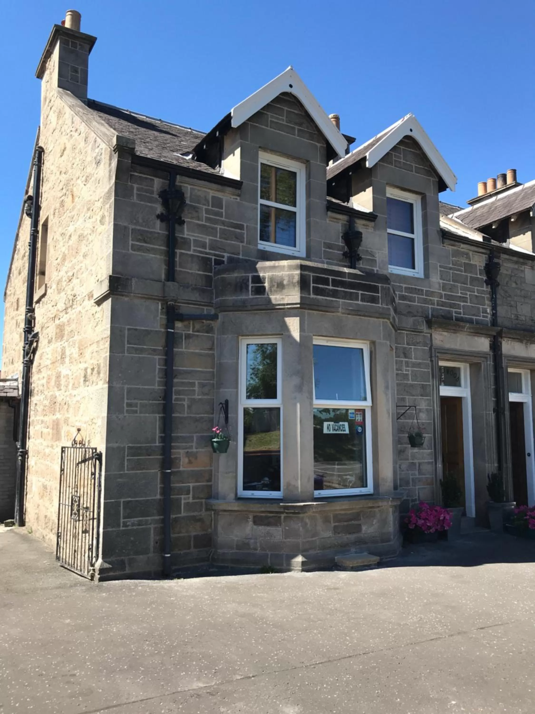 Facade/entrance in Ravenswood Guest House