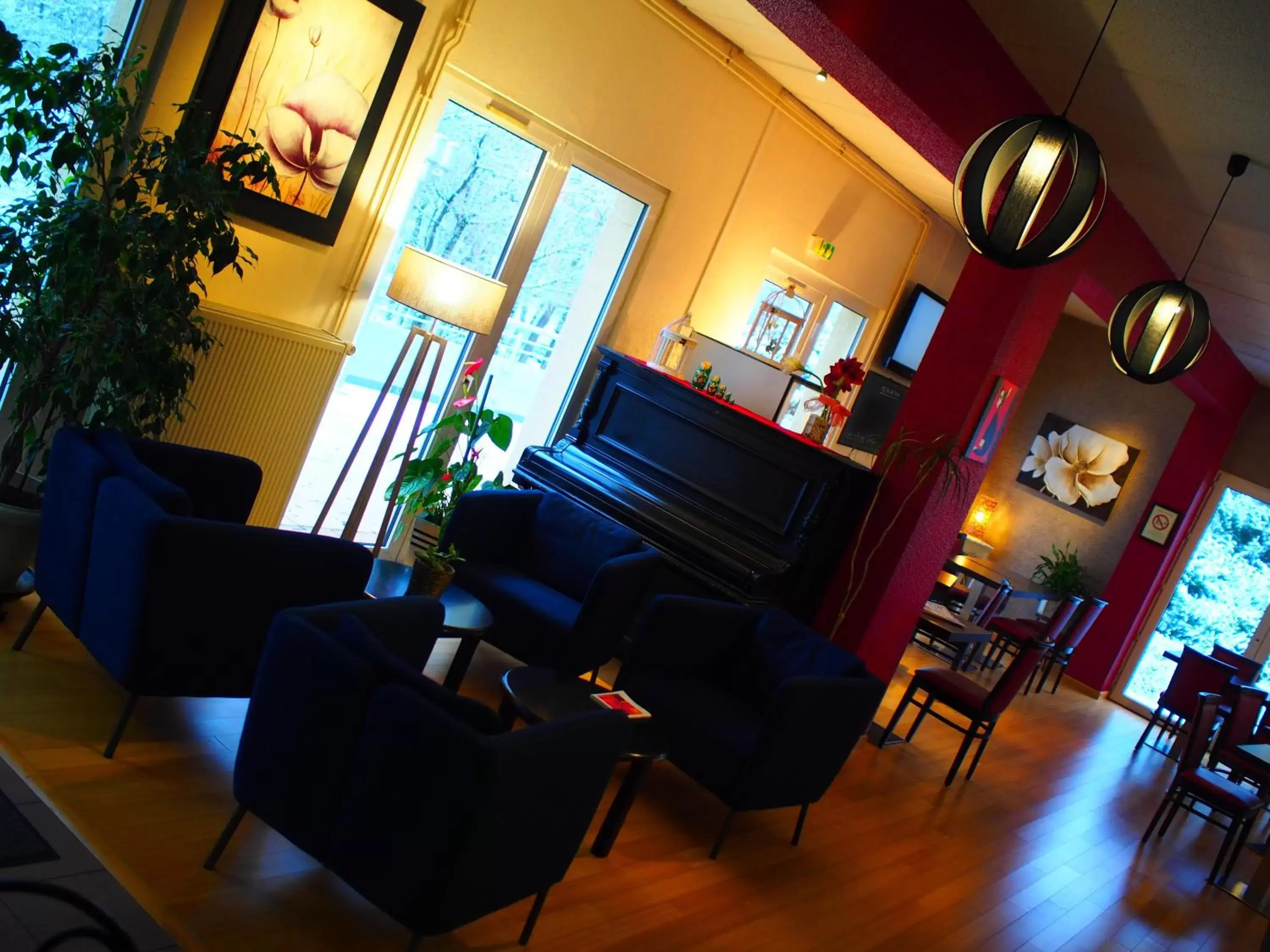 Lounge or bar, Lobby/Reception in The Originals City, Hôtel Aster, Saint-Avold Nord (Inter-Hotel)