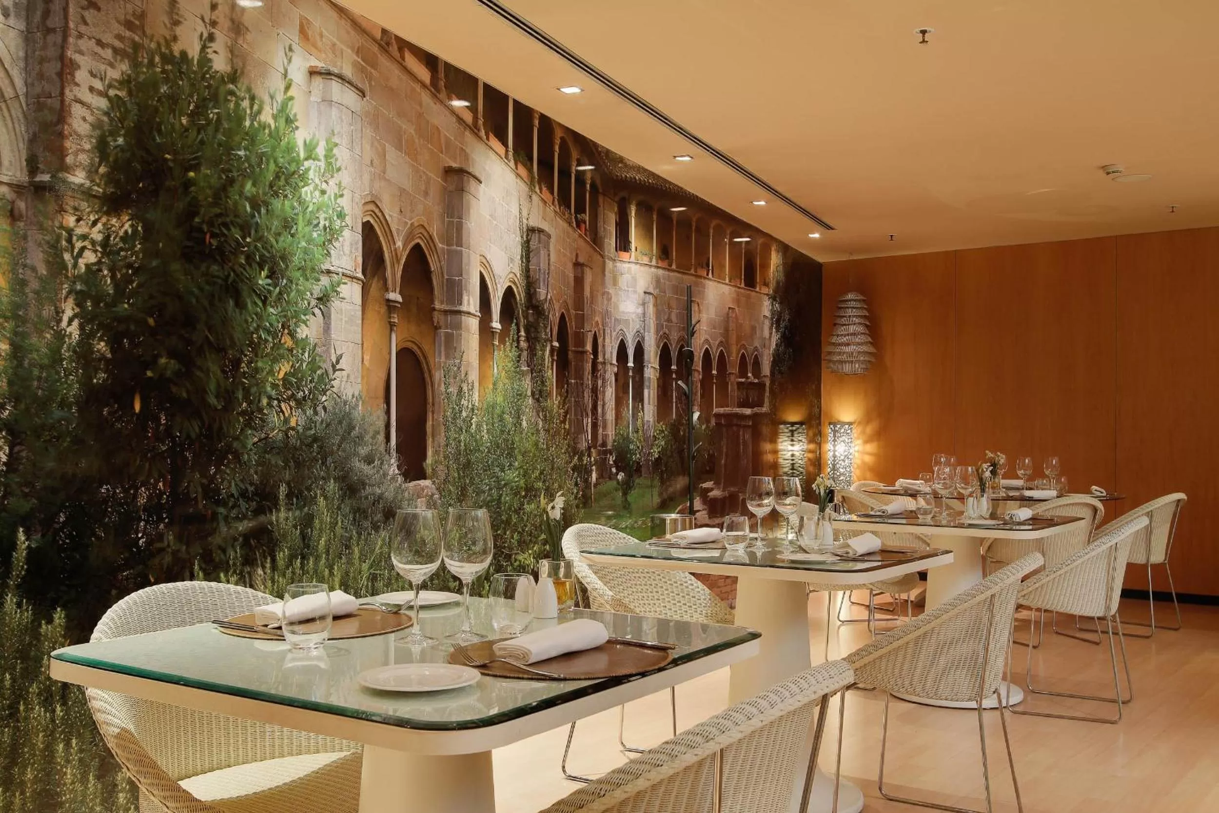 Restaurant/places to eat in Hotel Badalona Tower