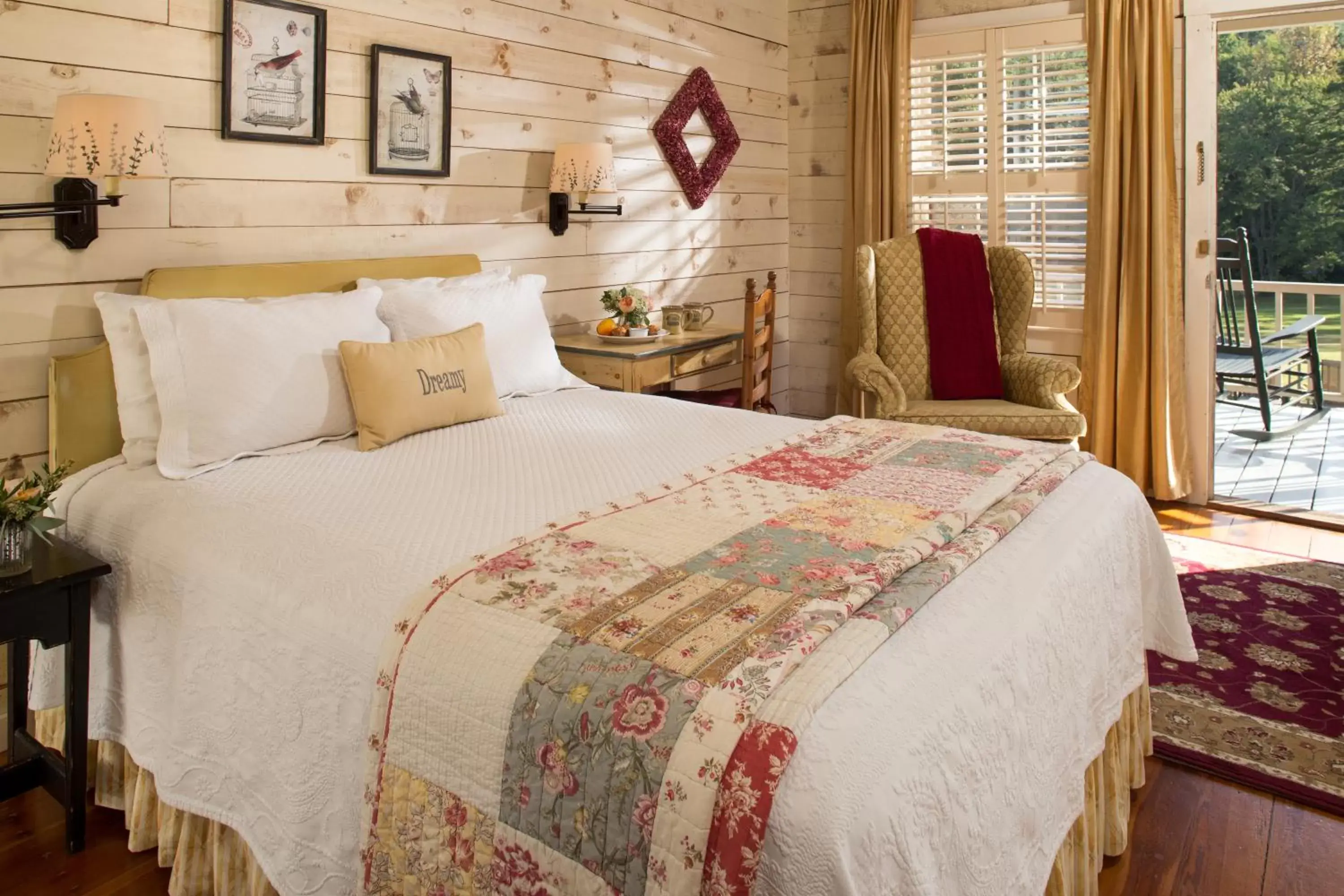Bedroom, Bed in Glen-Ella Springs Inn