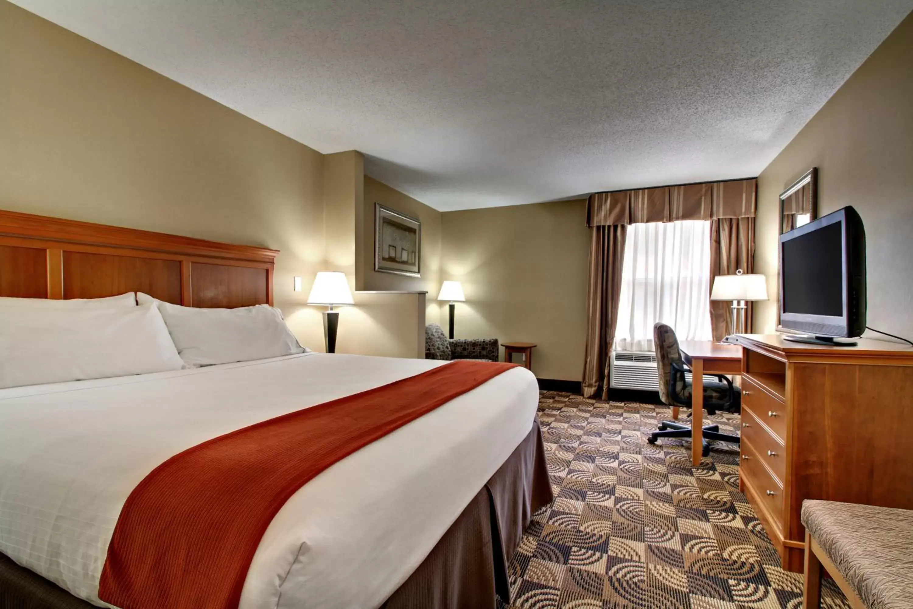 Photo of the whole room, Bed in Holiday Inn Express Hurricane Mills Waverly, an IHG Hotel