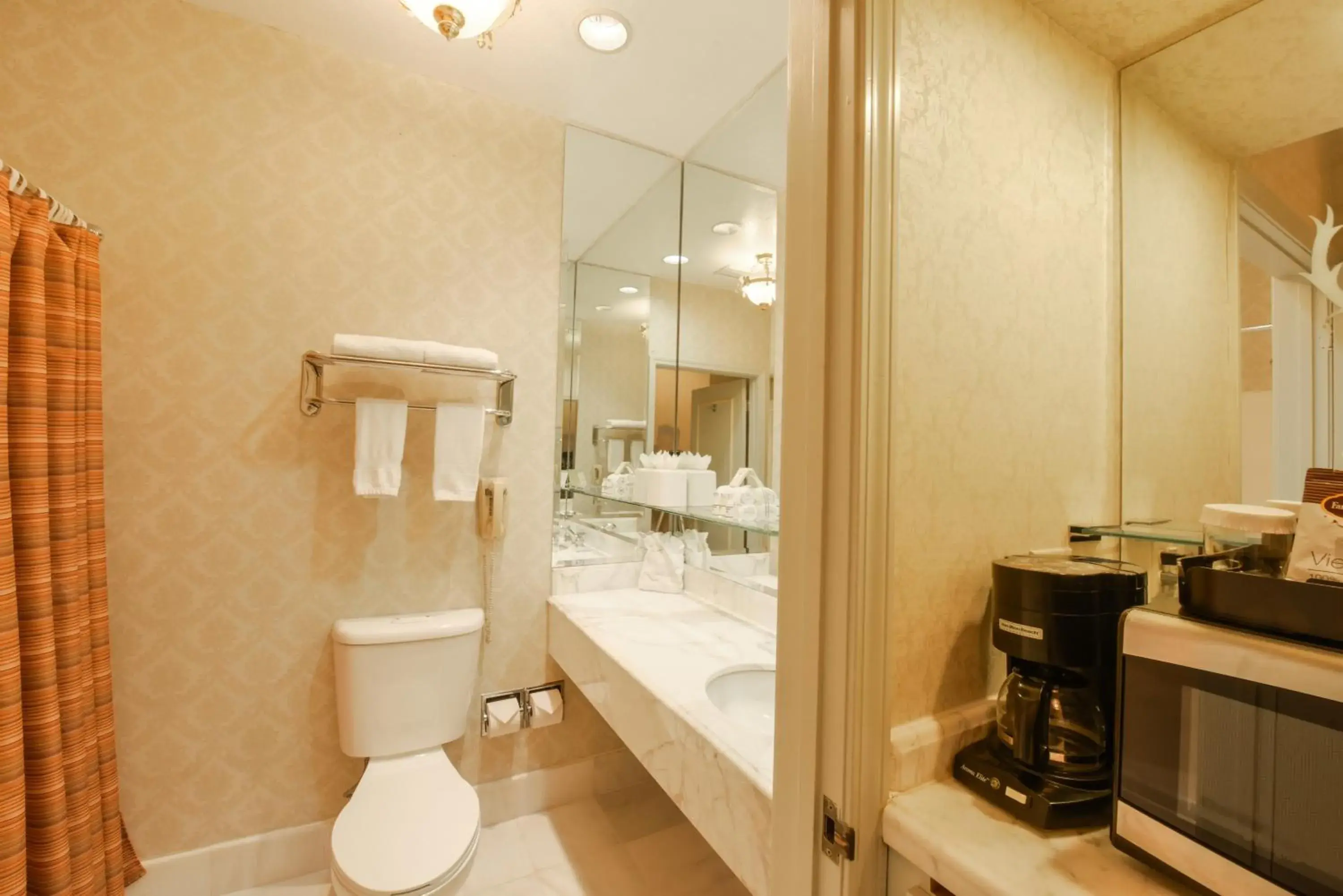 Bathroom in Carlyle Hotel