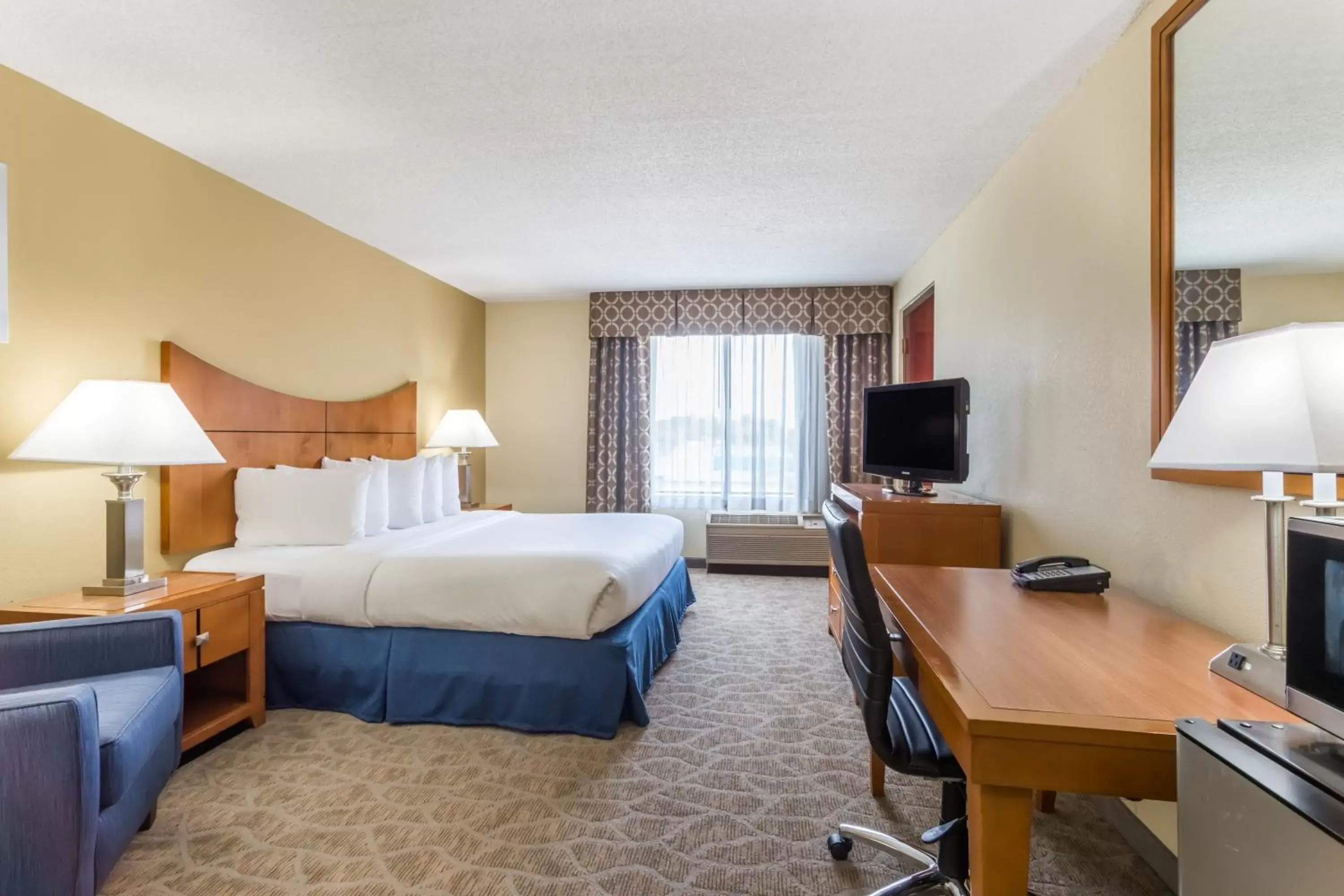 Bedroom in Wingate by Wyndham - Universal Studios and Convention Center