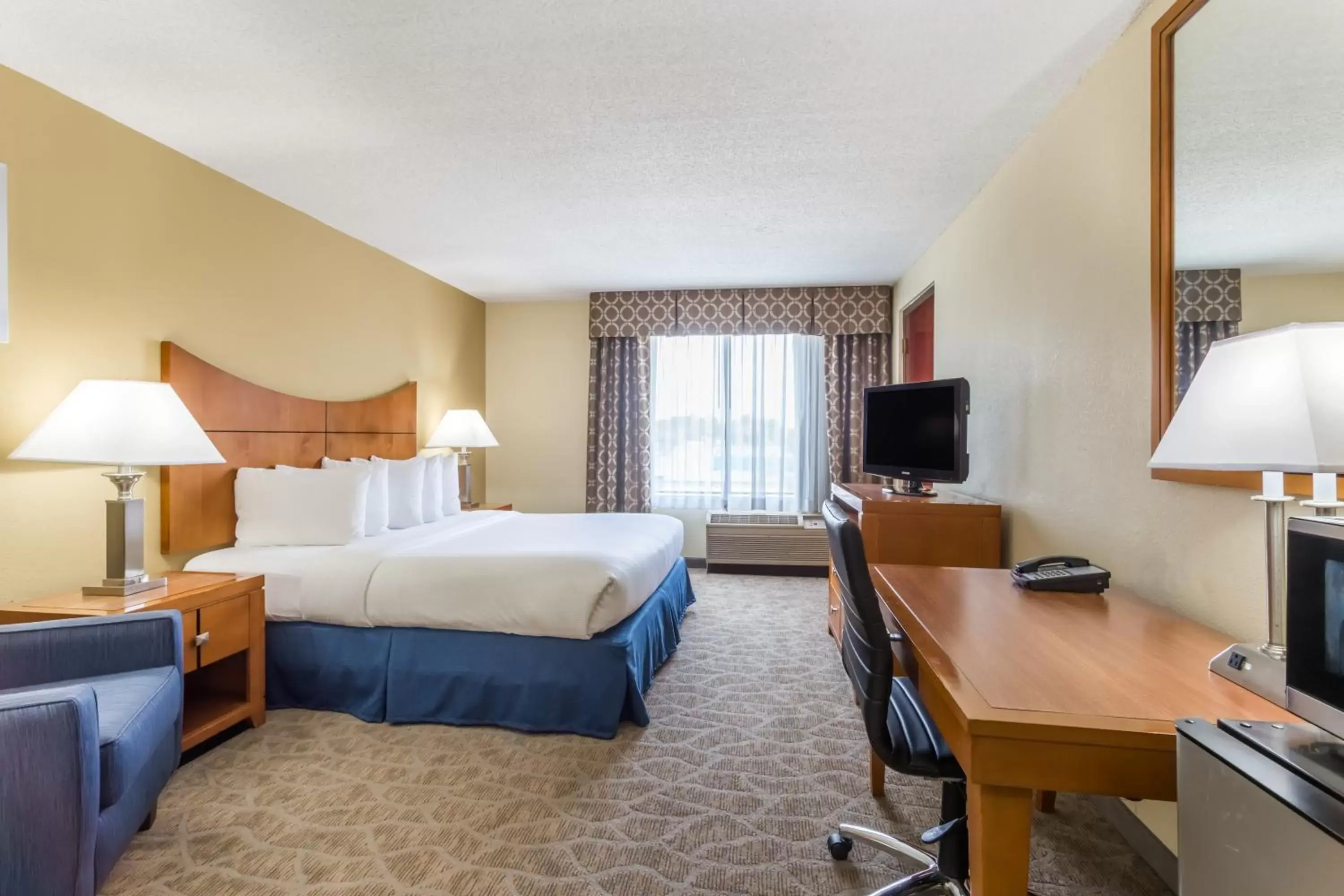 King Room with Mobility/Hearing Impaired Access - Non-Smoking in Wingate by Wyndham, Universal Studios - Free Theme Park Shuttle King Room with Mobility/Hearing Impaired Access - Non-Smoking in Wingate by Wyndham, Universal Studios - Free Theme Park Shuttle