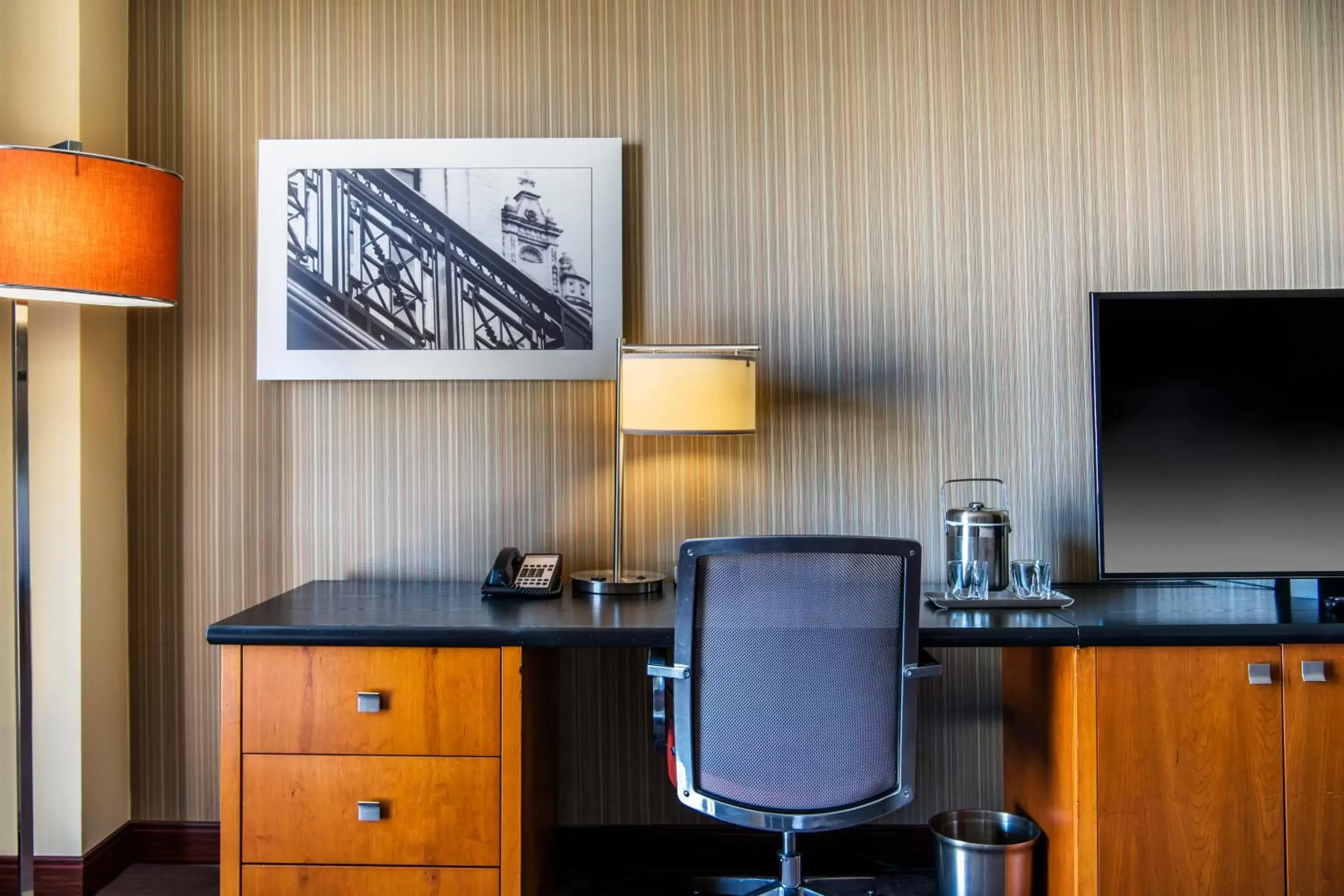 Photo of the whole room, Kitchen/Kitchenette in Hyatt Regency Chicago