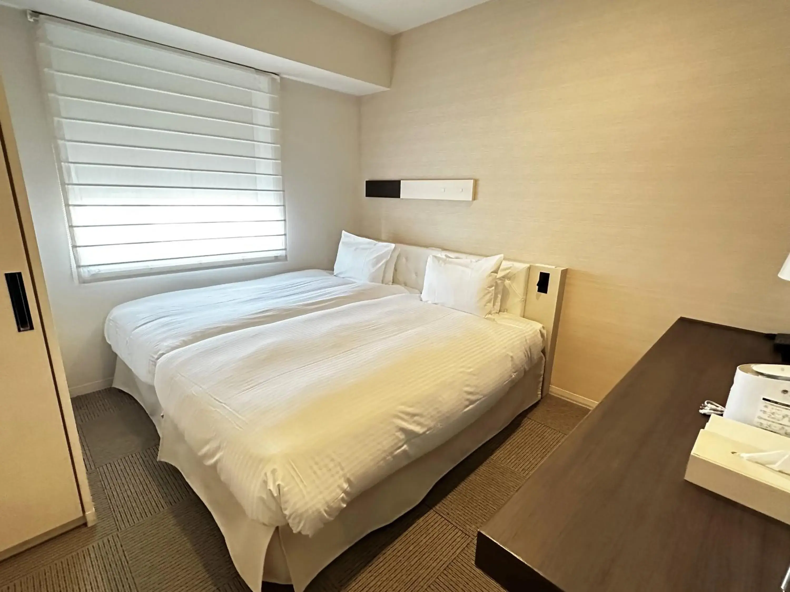 Photo of the whole room, Bed in Hotel Keihan Tokyo Yotsuya
