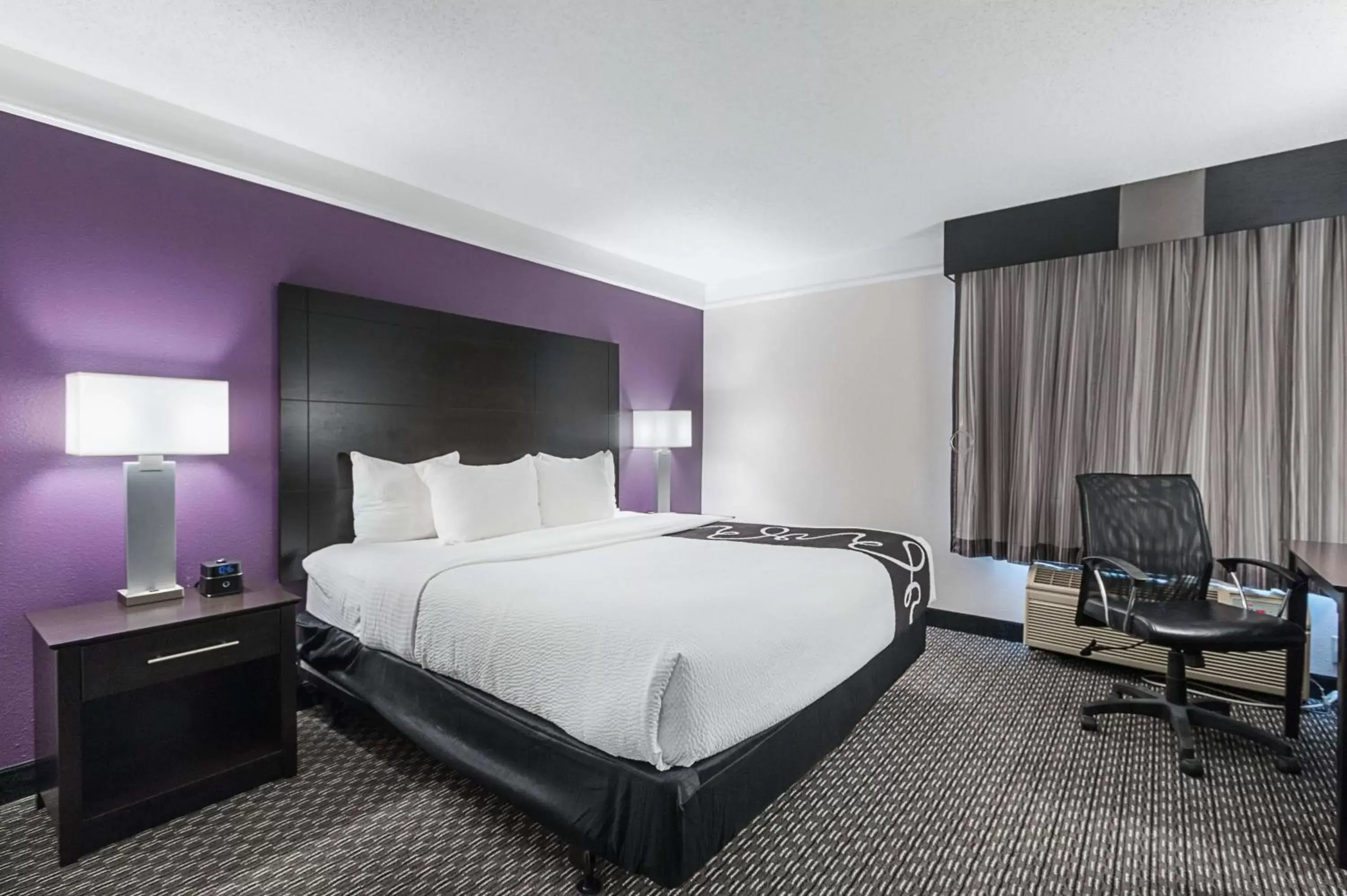 Photo of the whole room, Bed in La Quinta by Wyndham Fort Lauderdale Tamarac Photo of the whole room, Bed in La Quinta by Wyndham Fort Lauderdale Tamarac