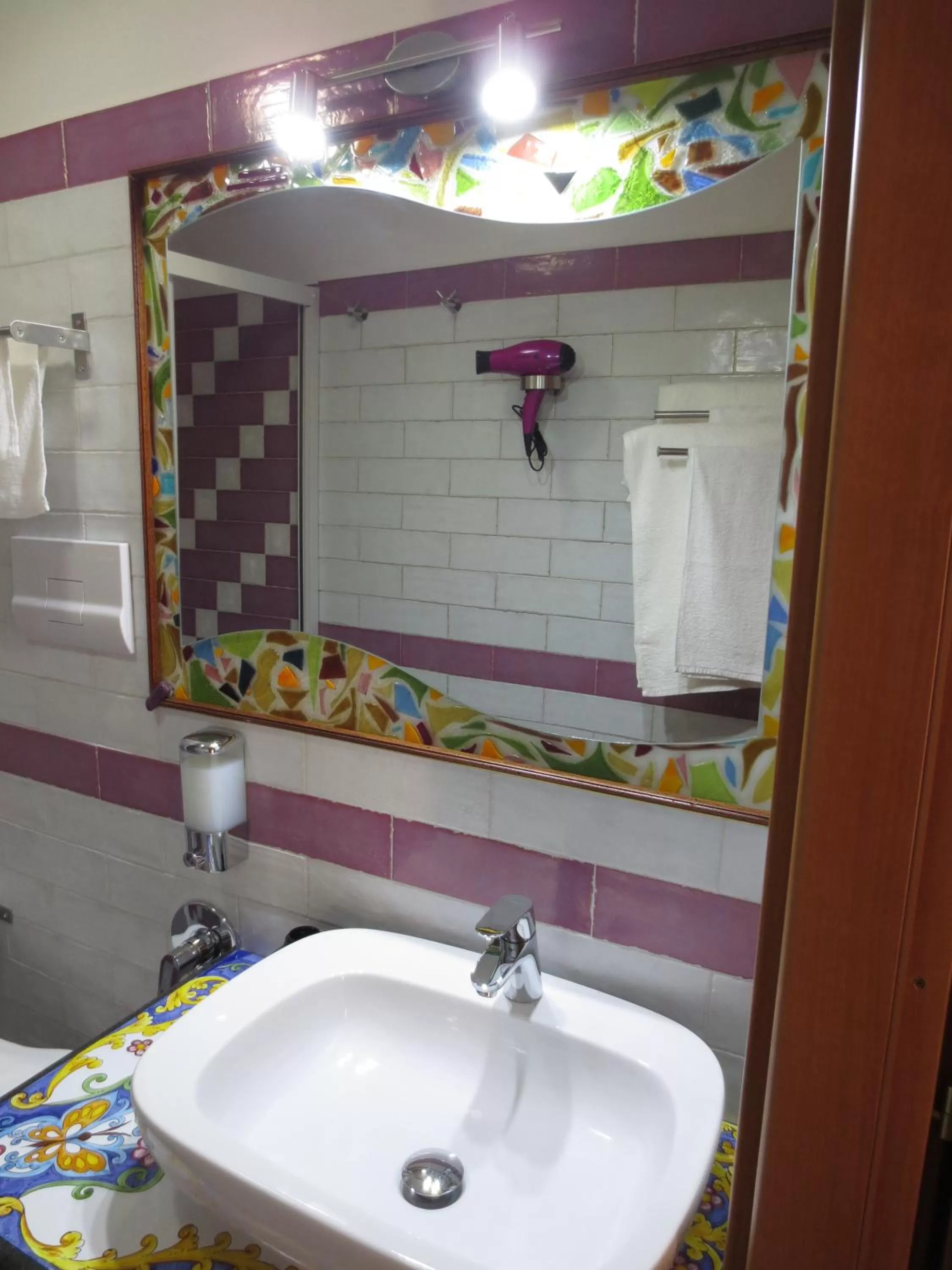 Photo of the whole room, Bathroom in Aurora Bed and Breakfast