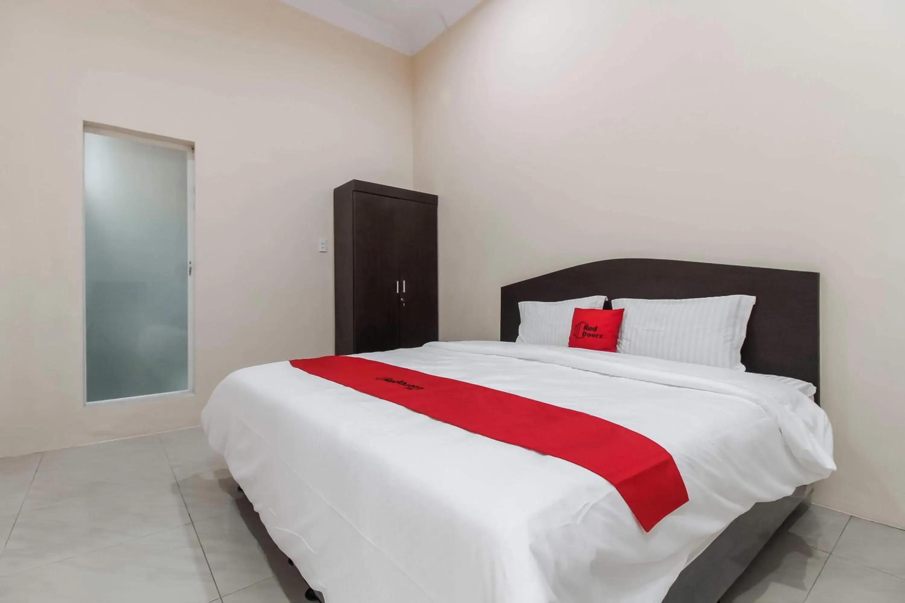 Bedroom, Bed in RedDoorz @ Ralica Grand Palladium Medan