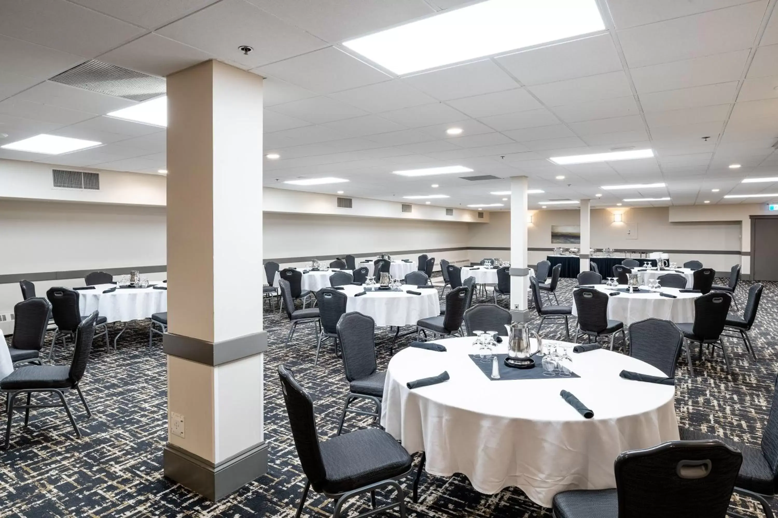 Meeting/conference room, Restaurant/Places to Eat in Crowne Plaza Hotel Moncton Downtown, an IHG Hotel