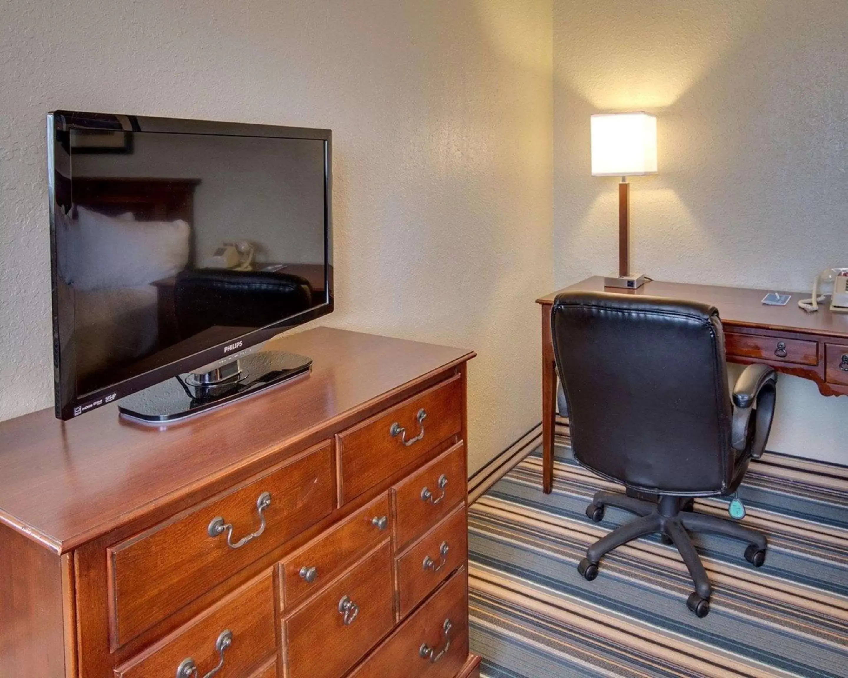 Photo of the whole room, TV/Entertainment Center in Days Inn by Wyndham Gatesville