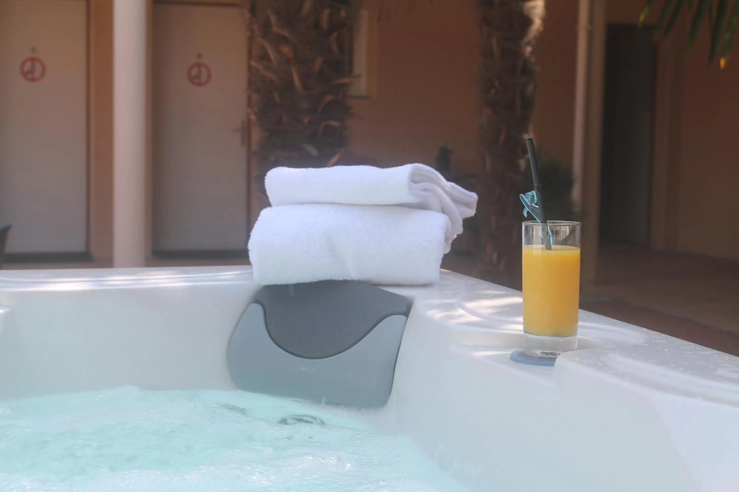 Hot Tub in La Closerie, Nantes Nord