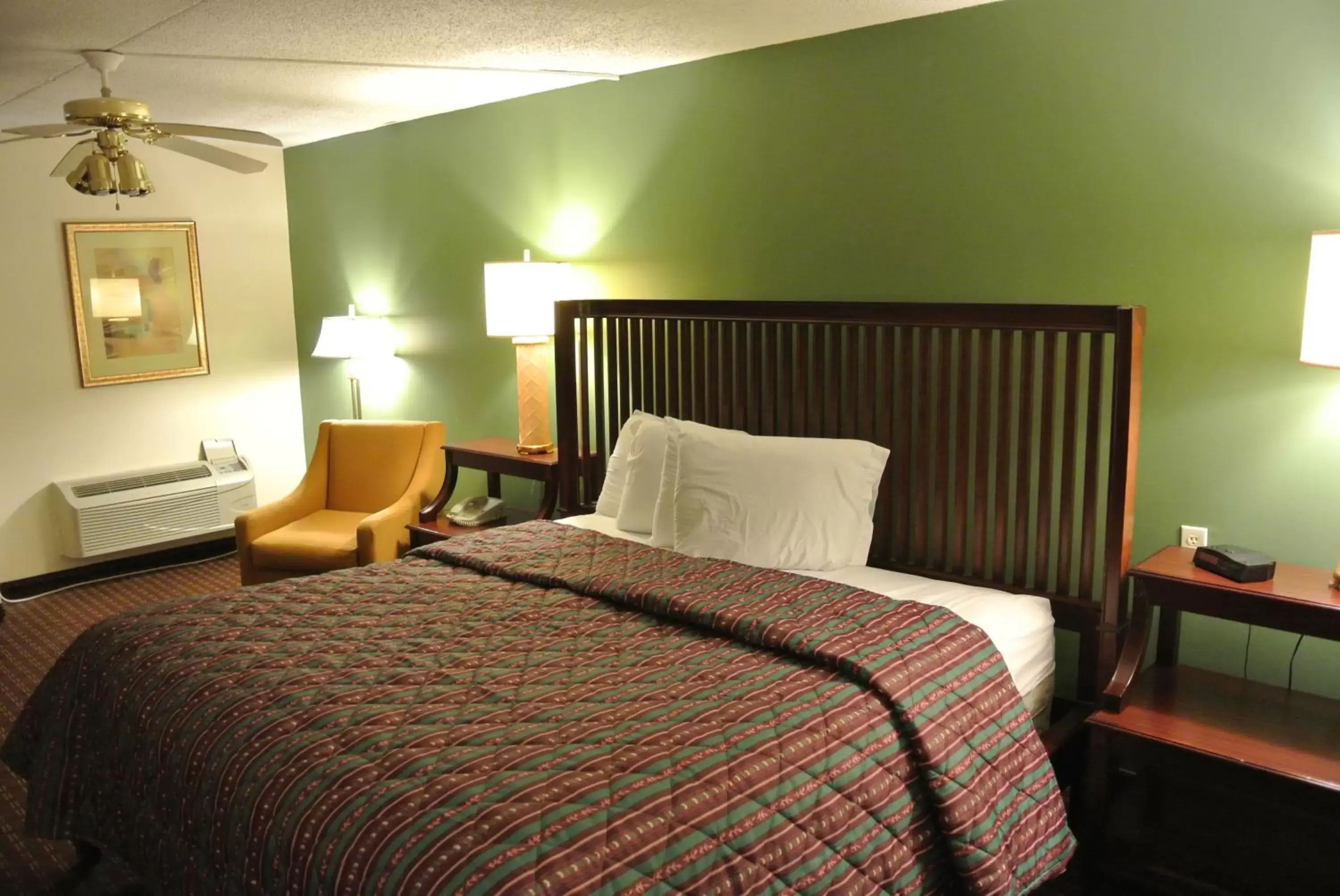 Bed in Select Inn Murfreesboro