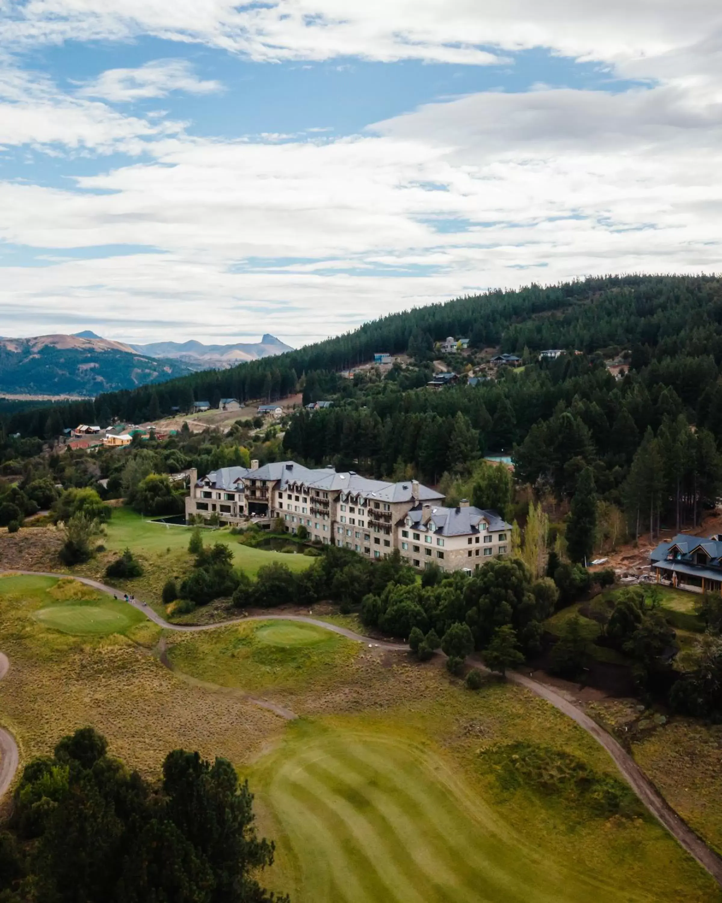 Property building, Bird's-eye View in Loi Suites Chapelco Hotel