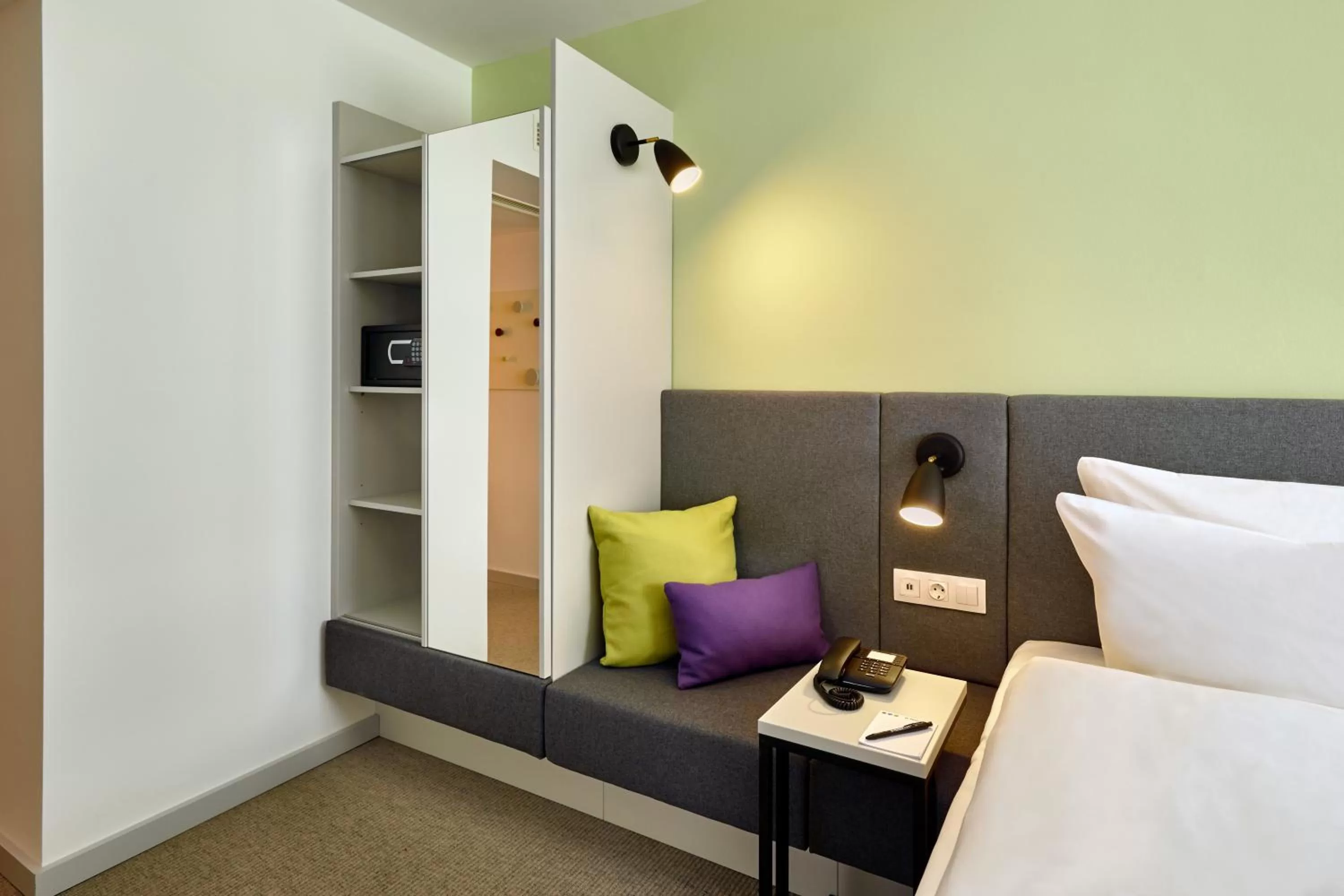 Photo of the whole room, Bed in H+ Hotel Wien