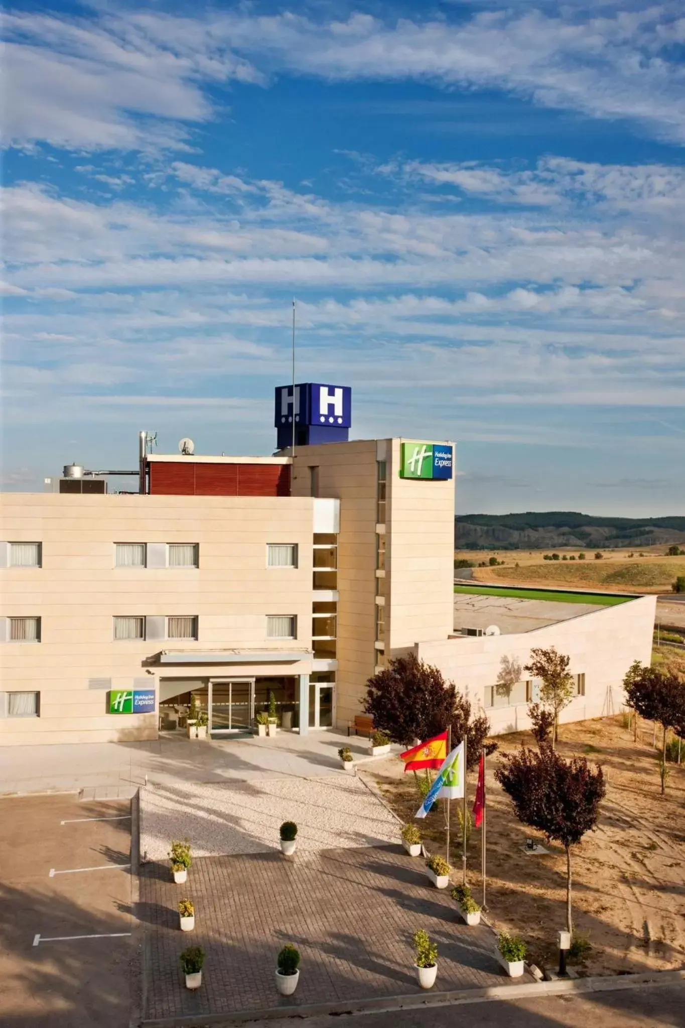 Property Building in Hotel Holiday Inn Express Madrid-Rivas