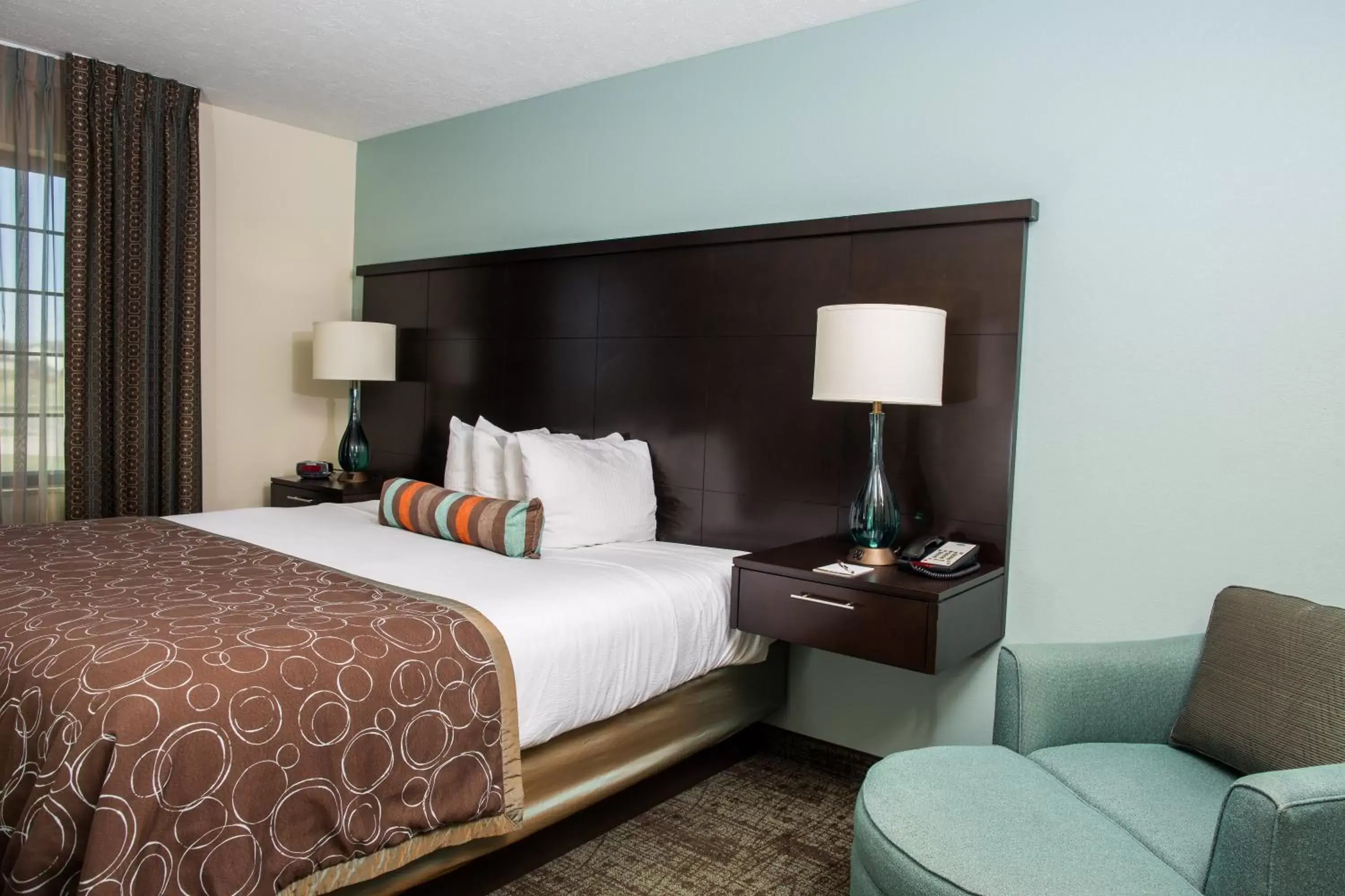 Photo of the whole room, Bed in Staybridge Suites Lincoln North East, an IHG Hotel