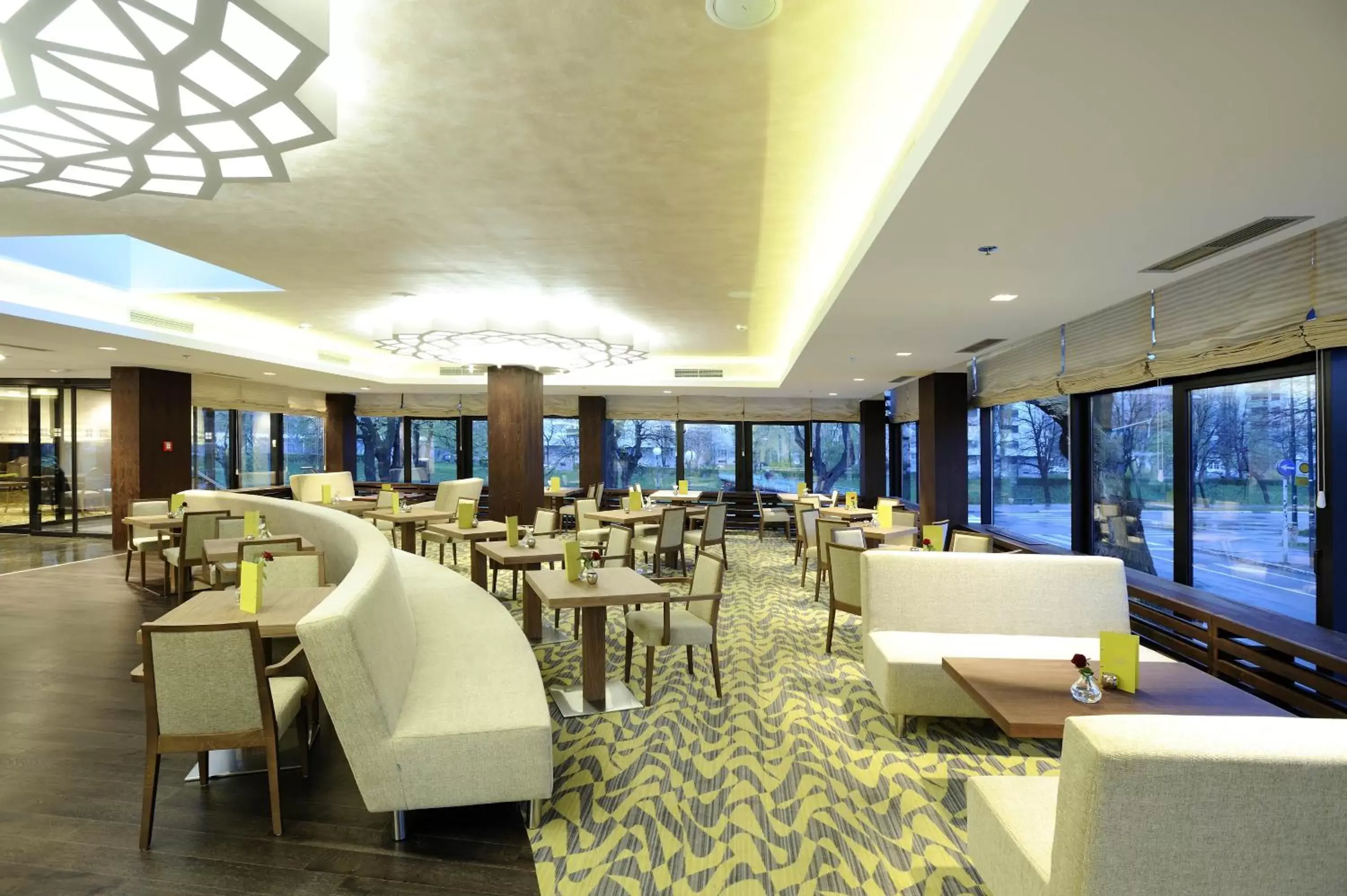 Restaurant/Places to Eat in Novotel Sarajevo Bristol