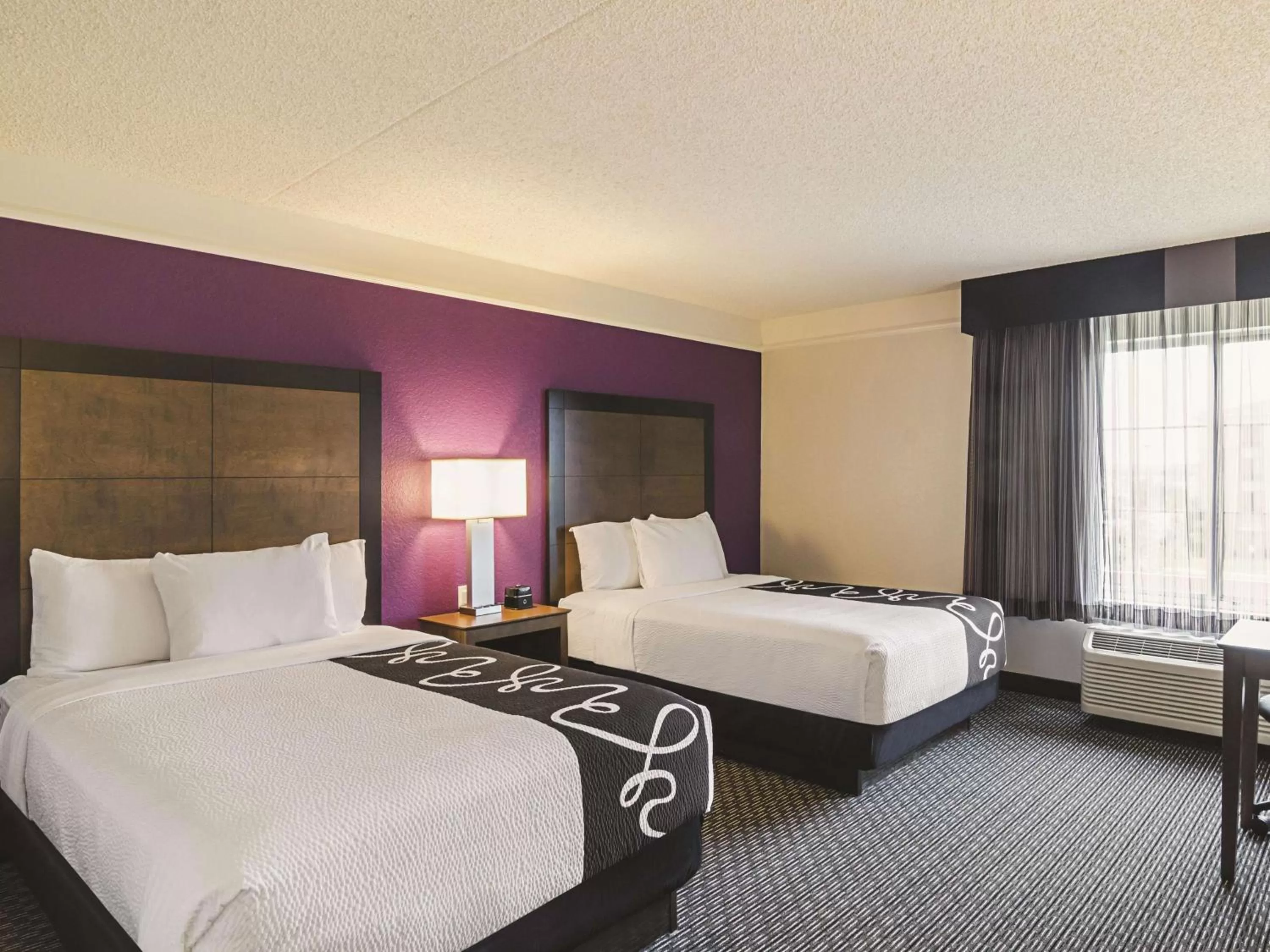 Photo of the whole room, Bed in La Quinta by Wyndham Denver Airport DIA