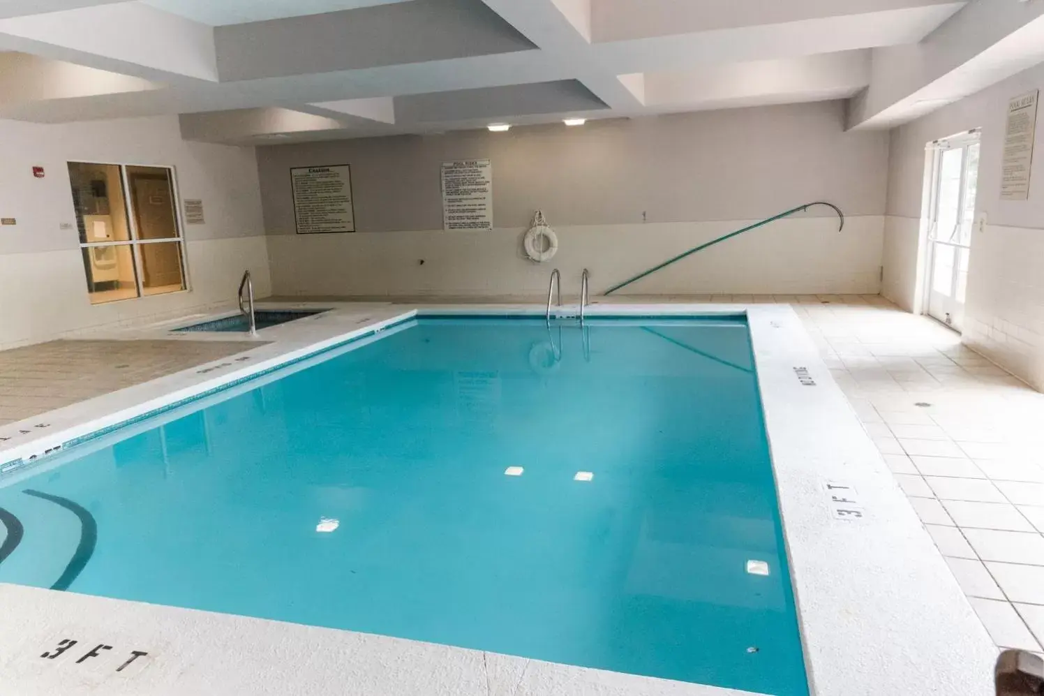 Swimming Pool in Country Inn & Suites by Radisson, Helen, GA