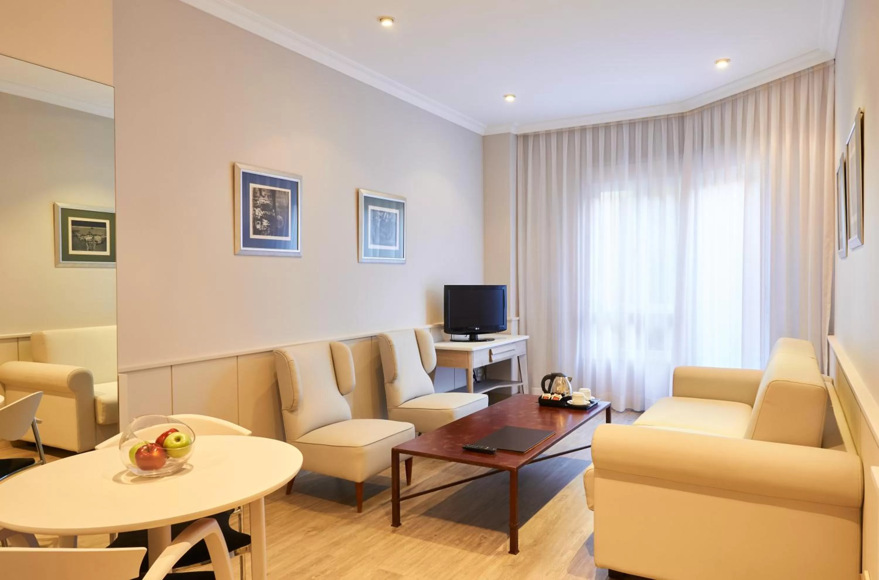 Seating area in Suites Barrio de Salamanca