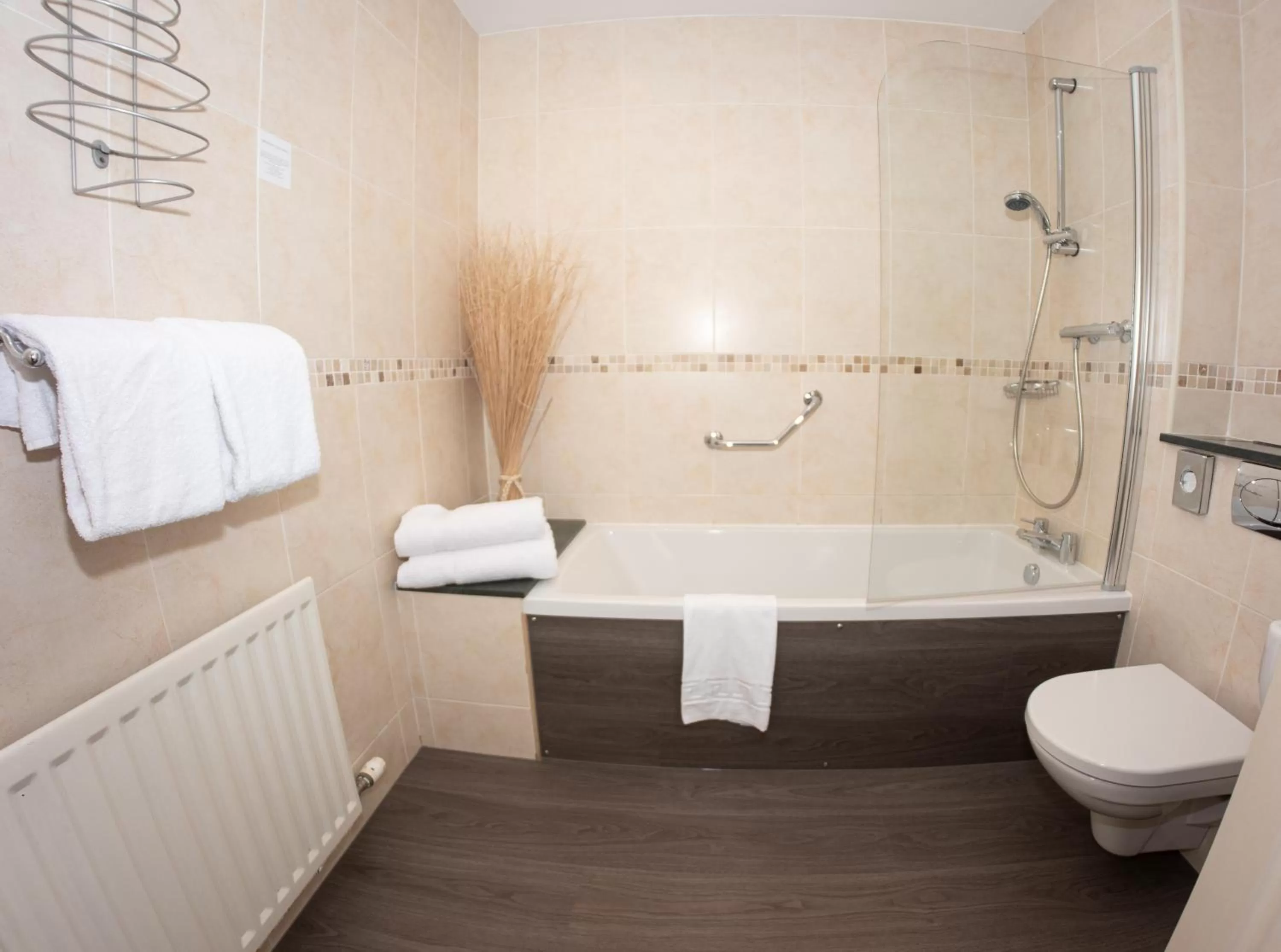 Bedroom, Bathroom in Lyzzick Hall Hotel