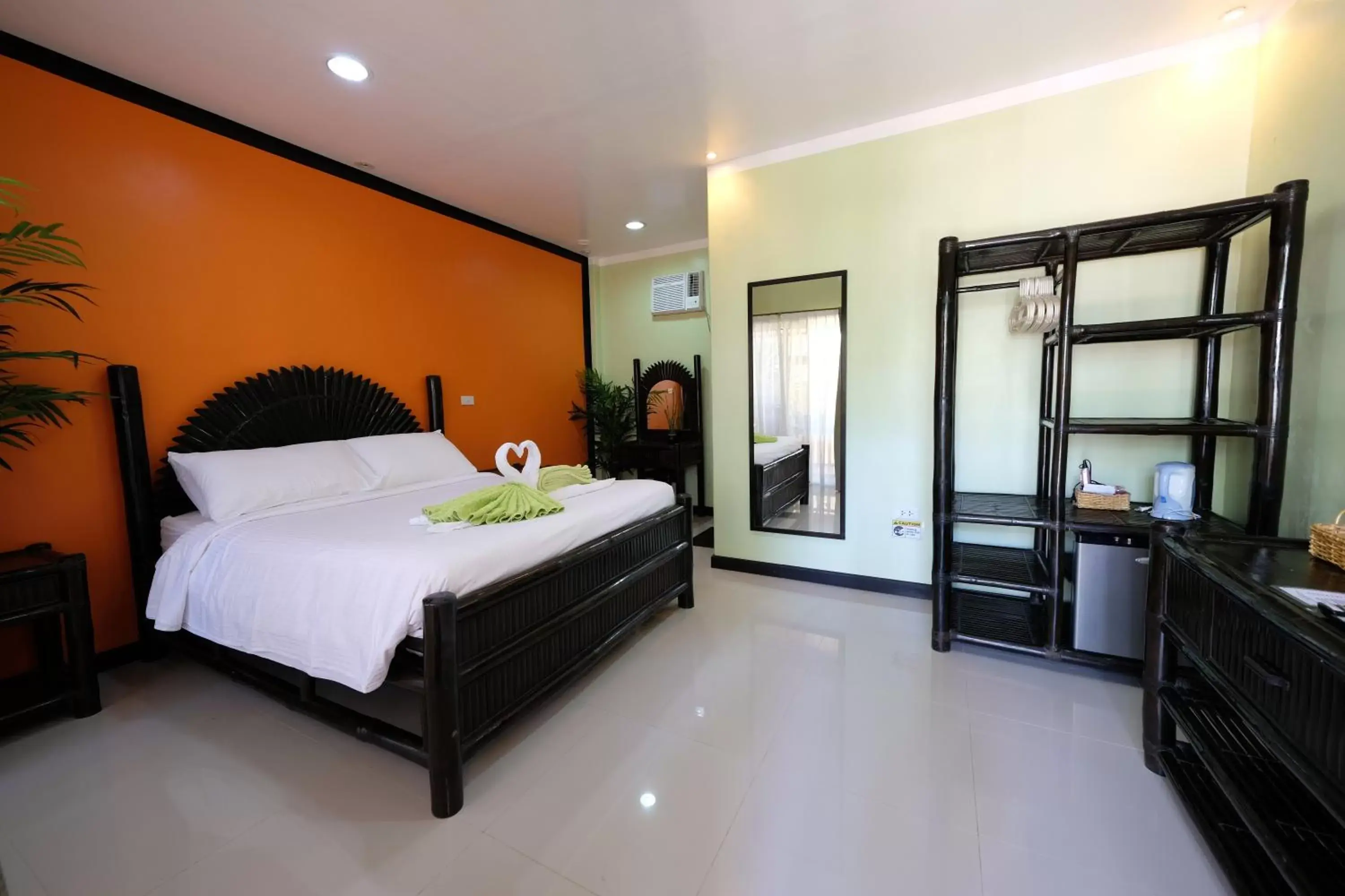 Bedroom, Bed in Malapascua Exotic Island Dive Resort