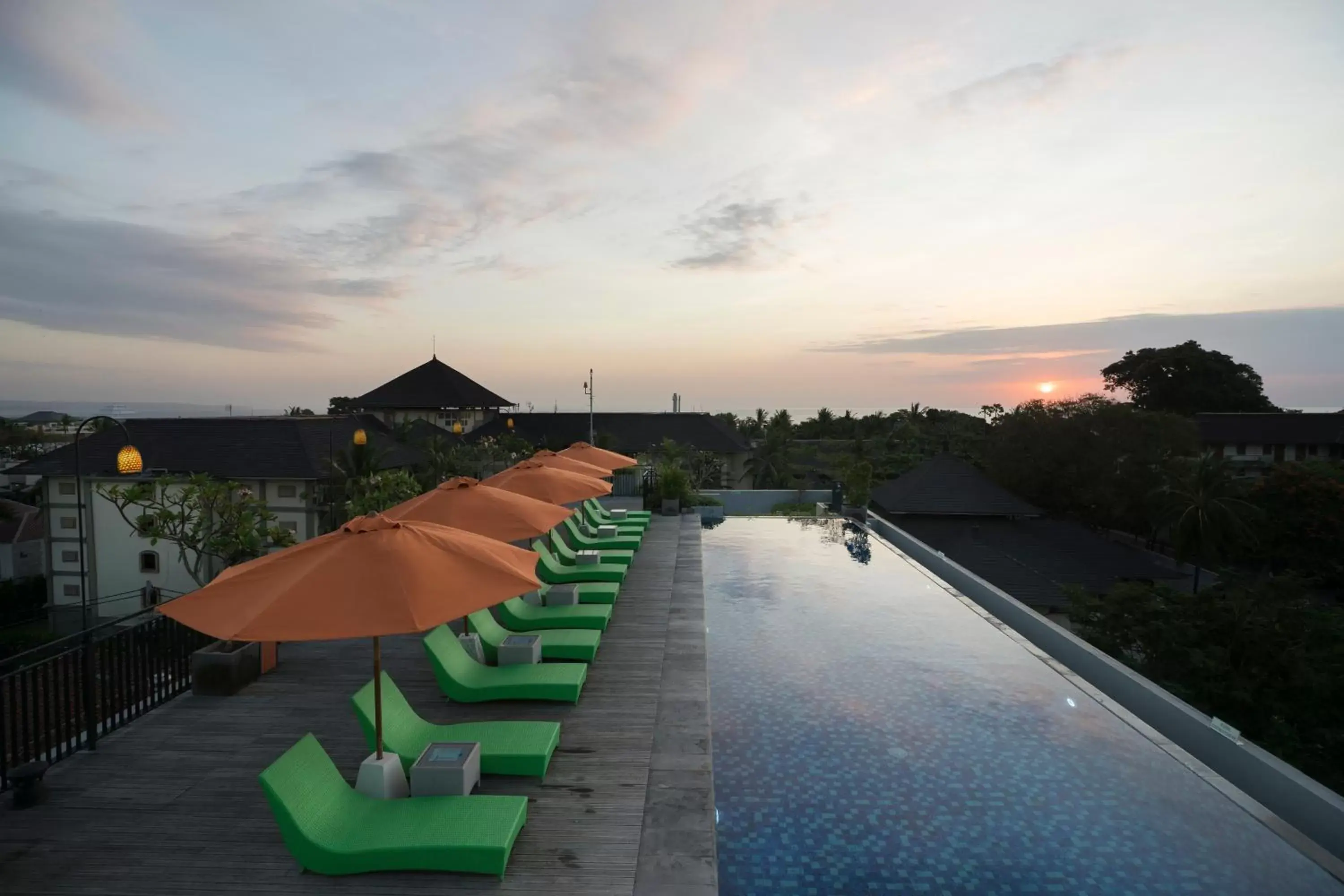 Swimming pool in Zest Legian by Swiss-Belhotel International Swimming pool in Zest Legian by Swiss-Belhotel International