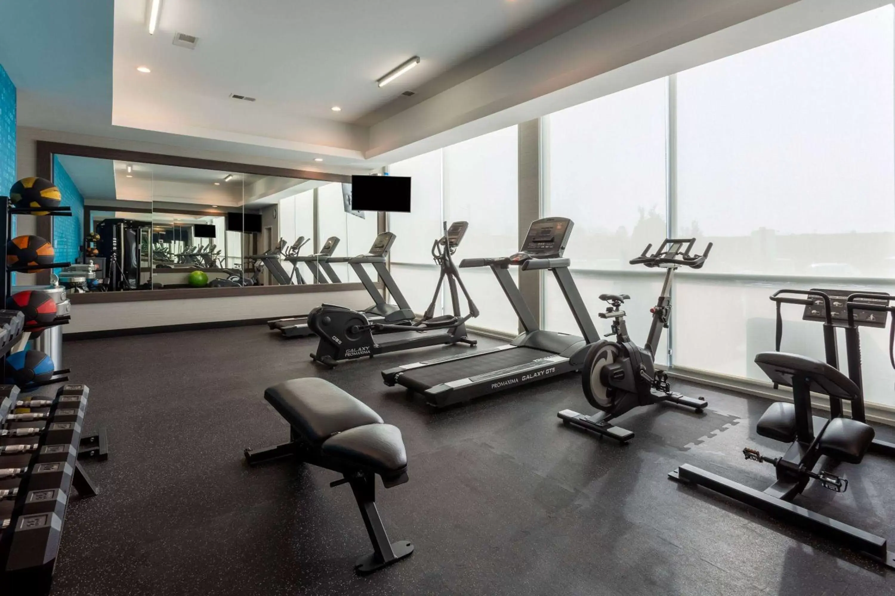 Activities, Fitness Center/Facilities in La Quinta Inn & Suites by Wyndham Shorewood