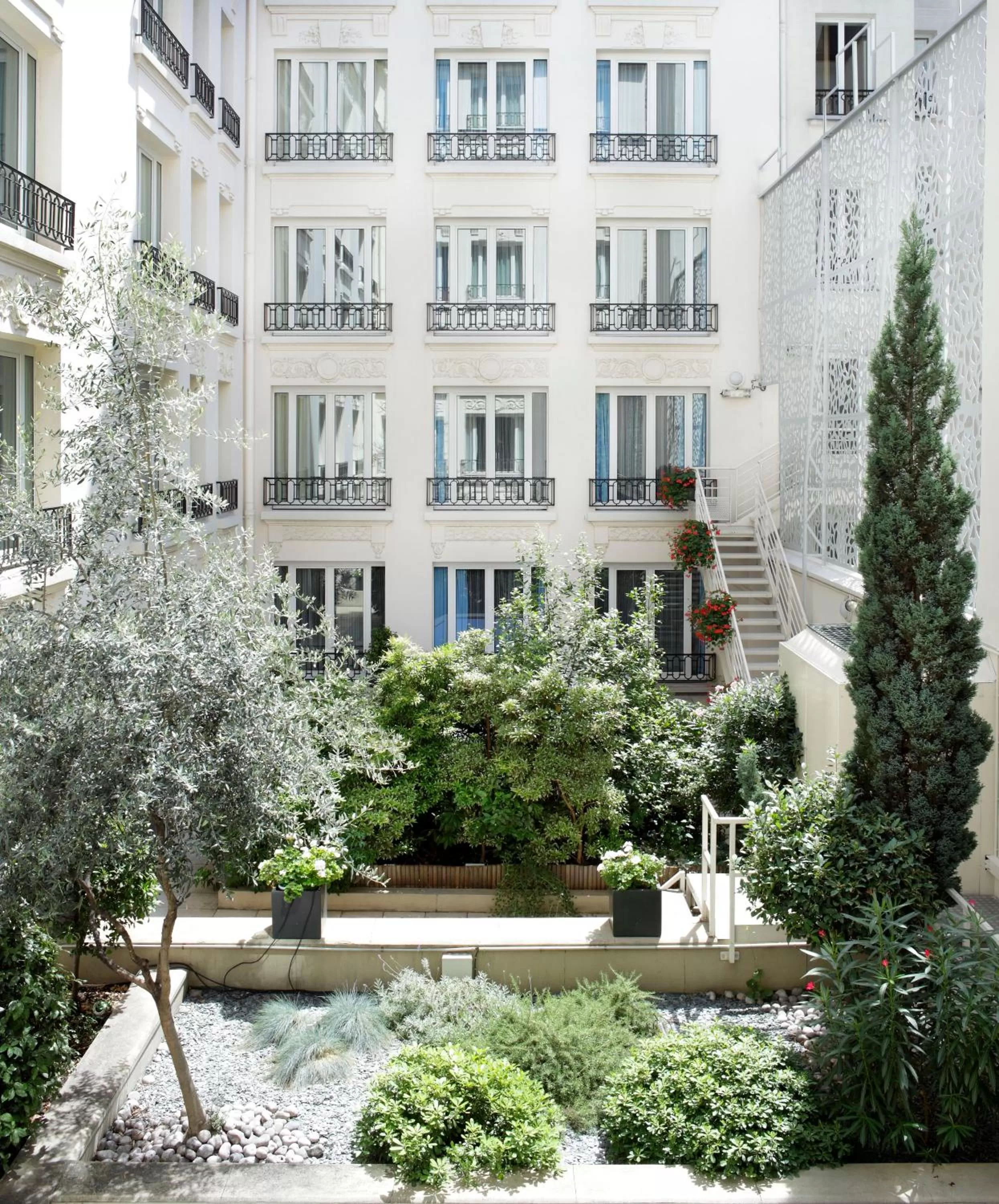 Patio in Rochester Champs Elysees