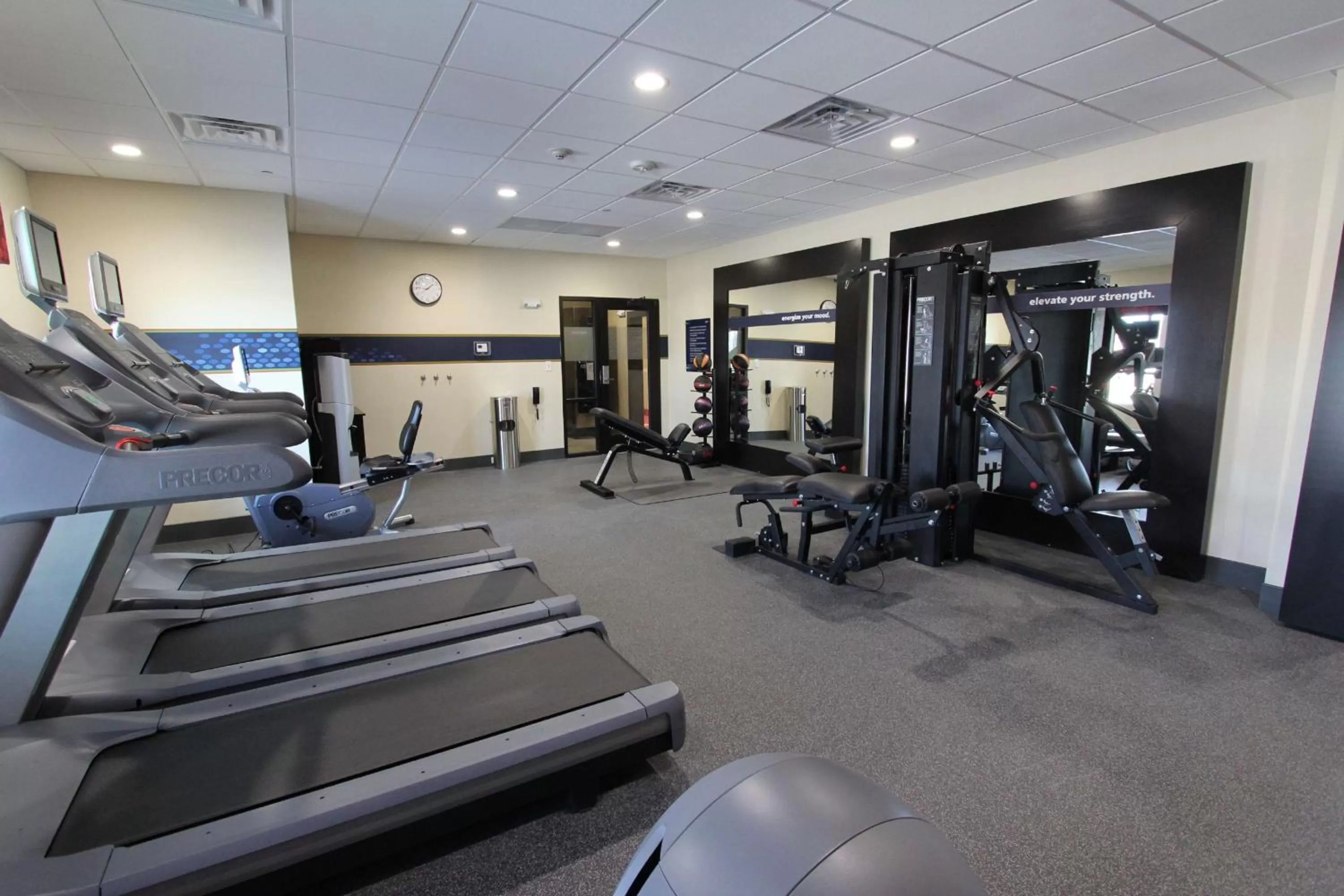 Fitness centre/facilities in Hampton Inn & Suites Dallas Market Center