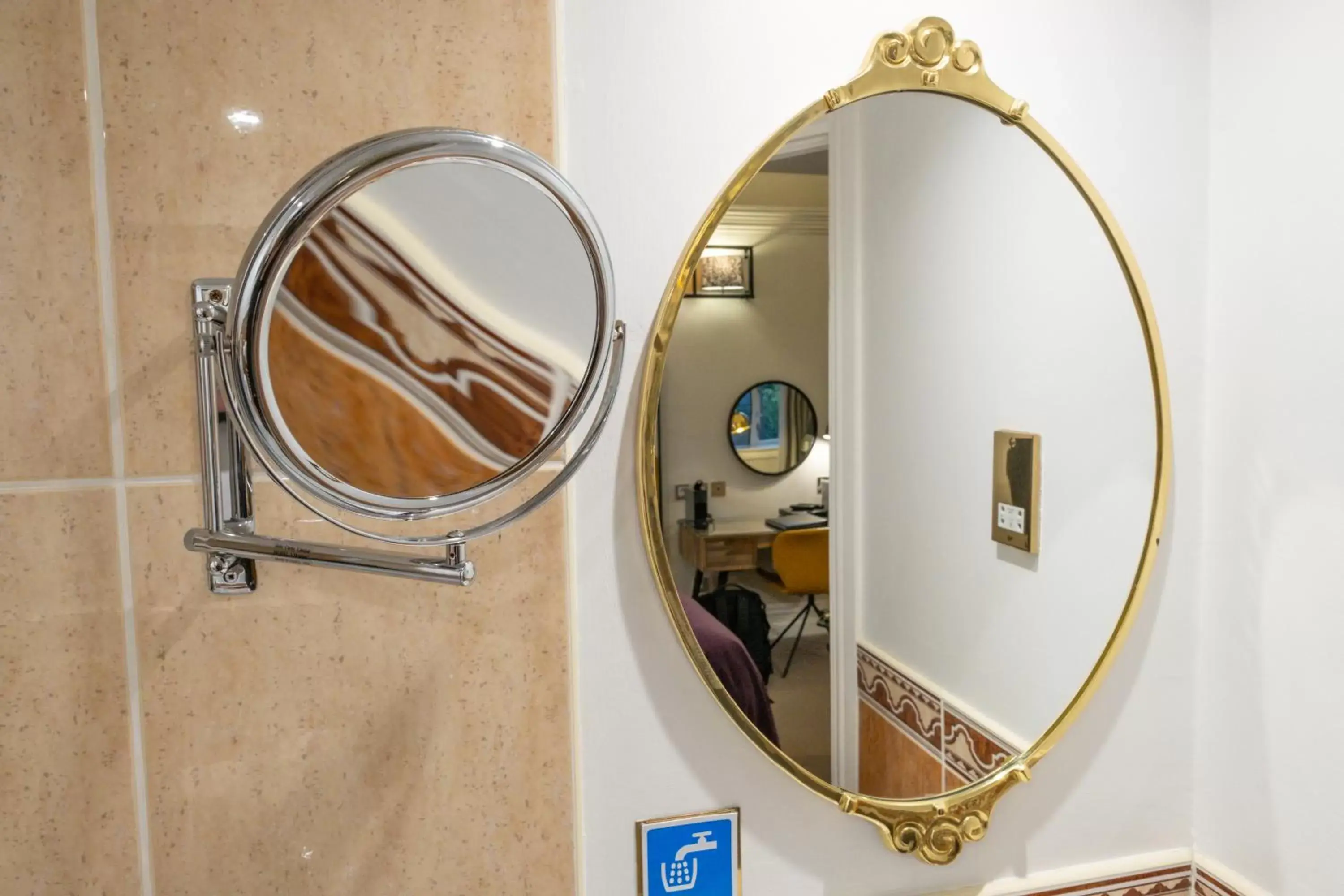 Bathroom in Roxford Lodge Hotel