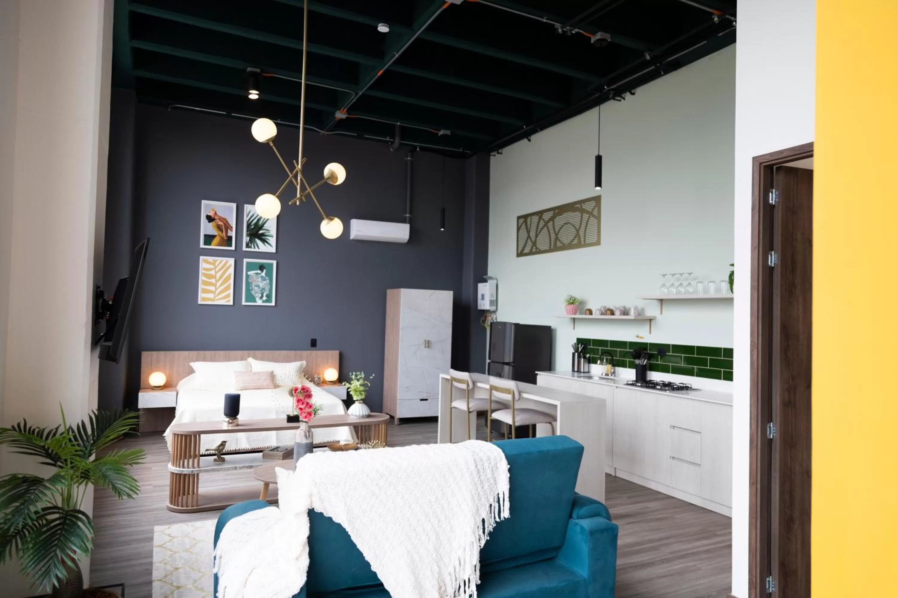 Seating area in Royal Living Poblado