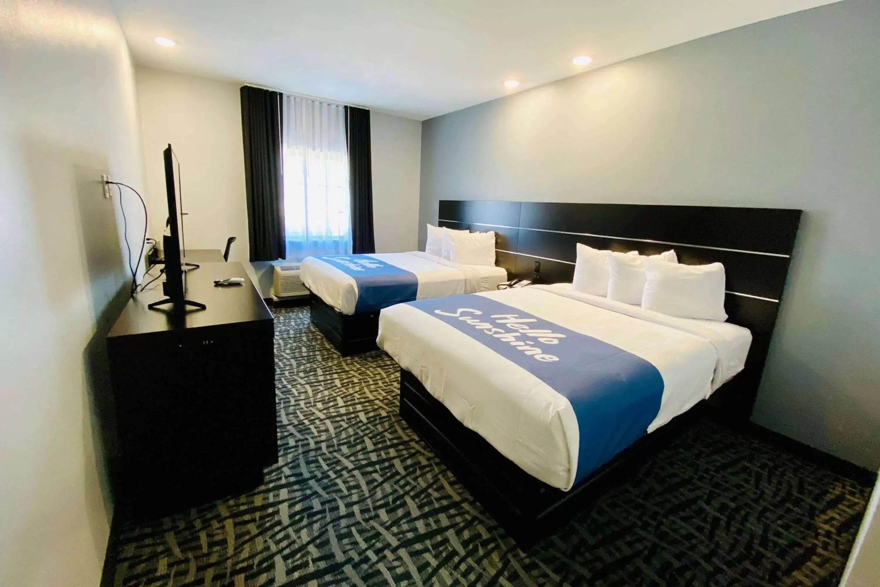 Photo of the whole room, Bed in Days Inn & Suites by Wyndham Horn Lake - Memphis Graceland