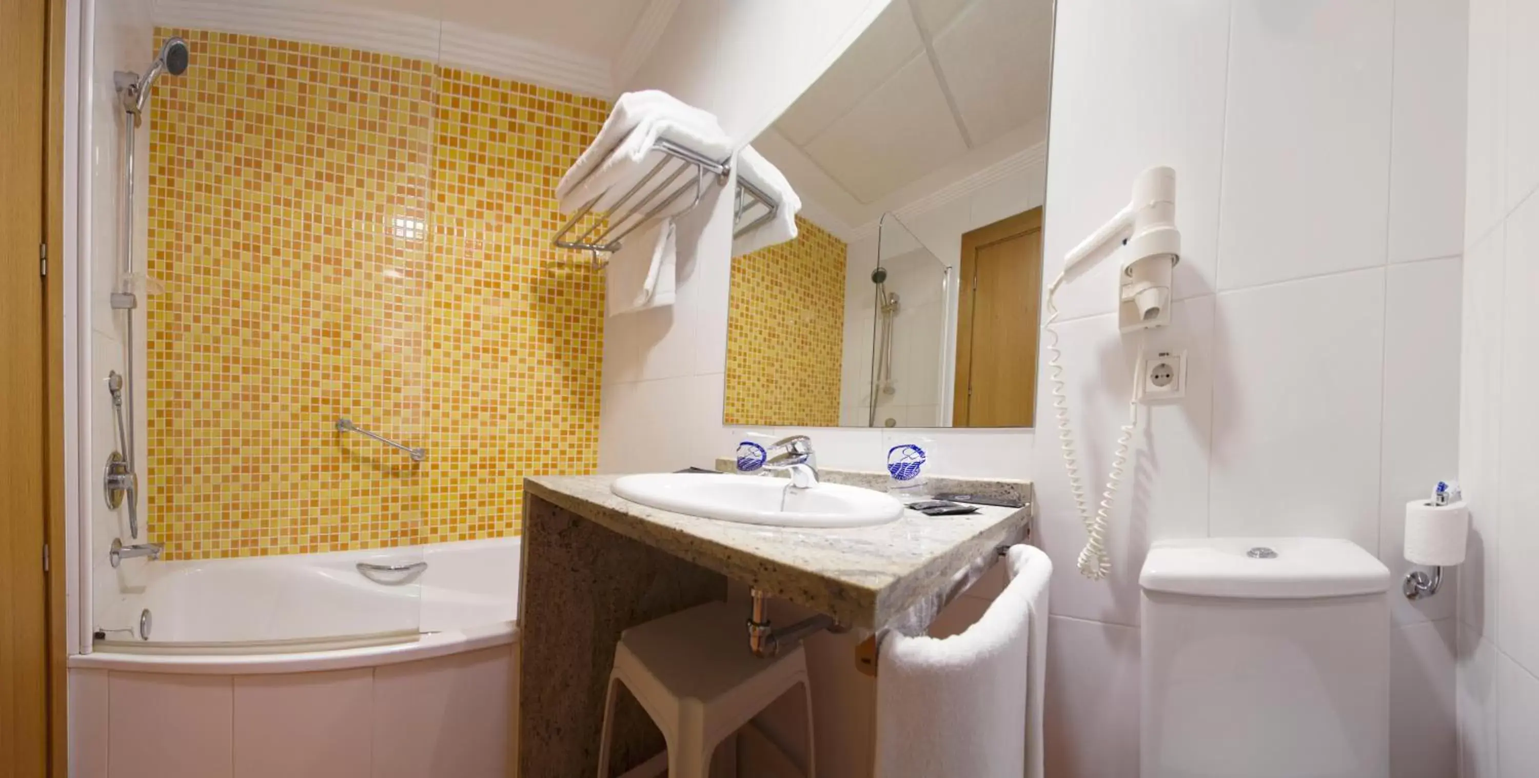 Bathroom in Hotel Playas de Guardamar