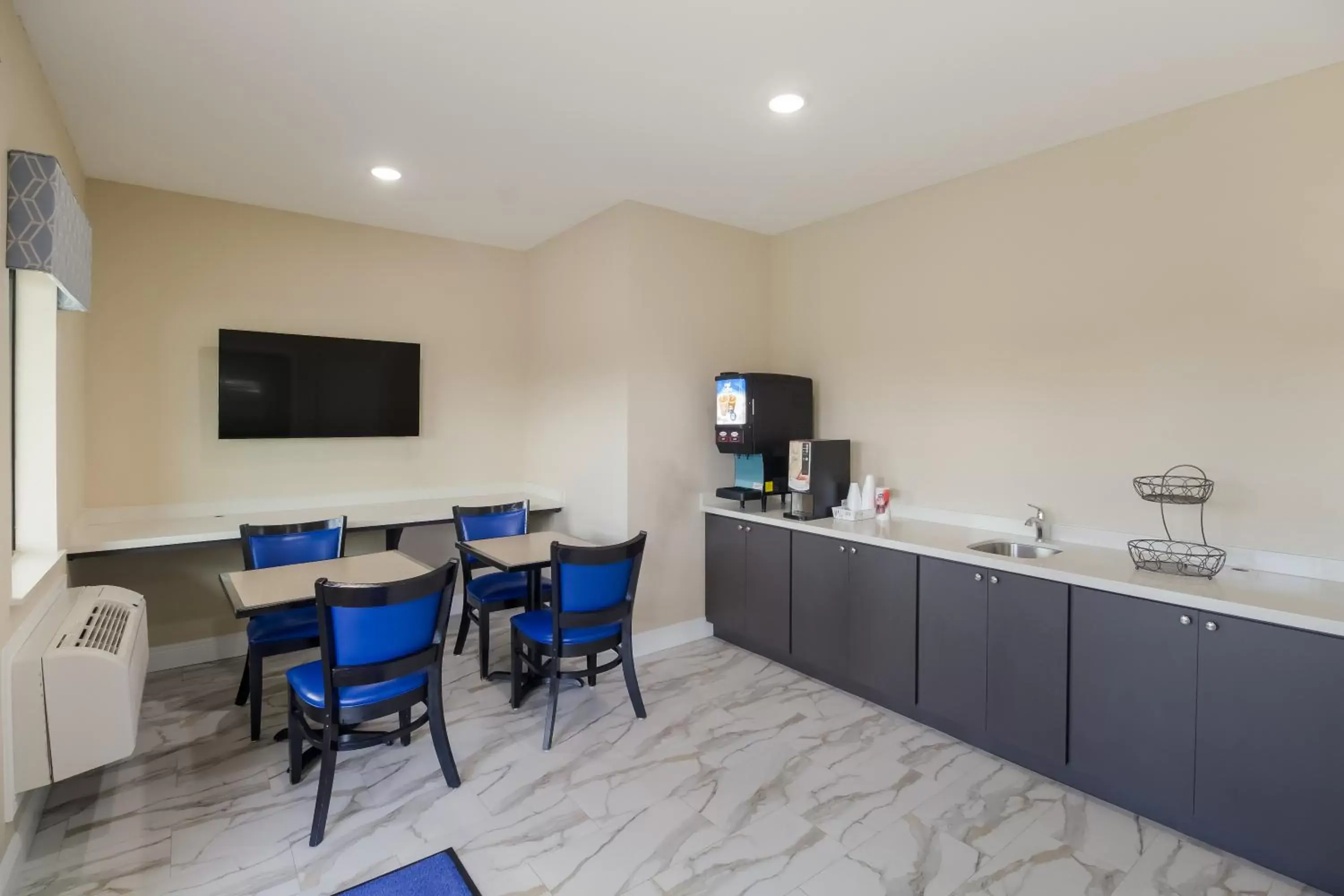 Lobby or reception in Scottish Inns & Suites Hitchcock-Santa Fe Lobby or reception in Scottish Inns & Suites Hitchcock-Santa Fe