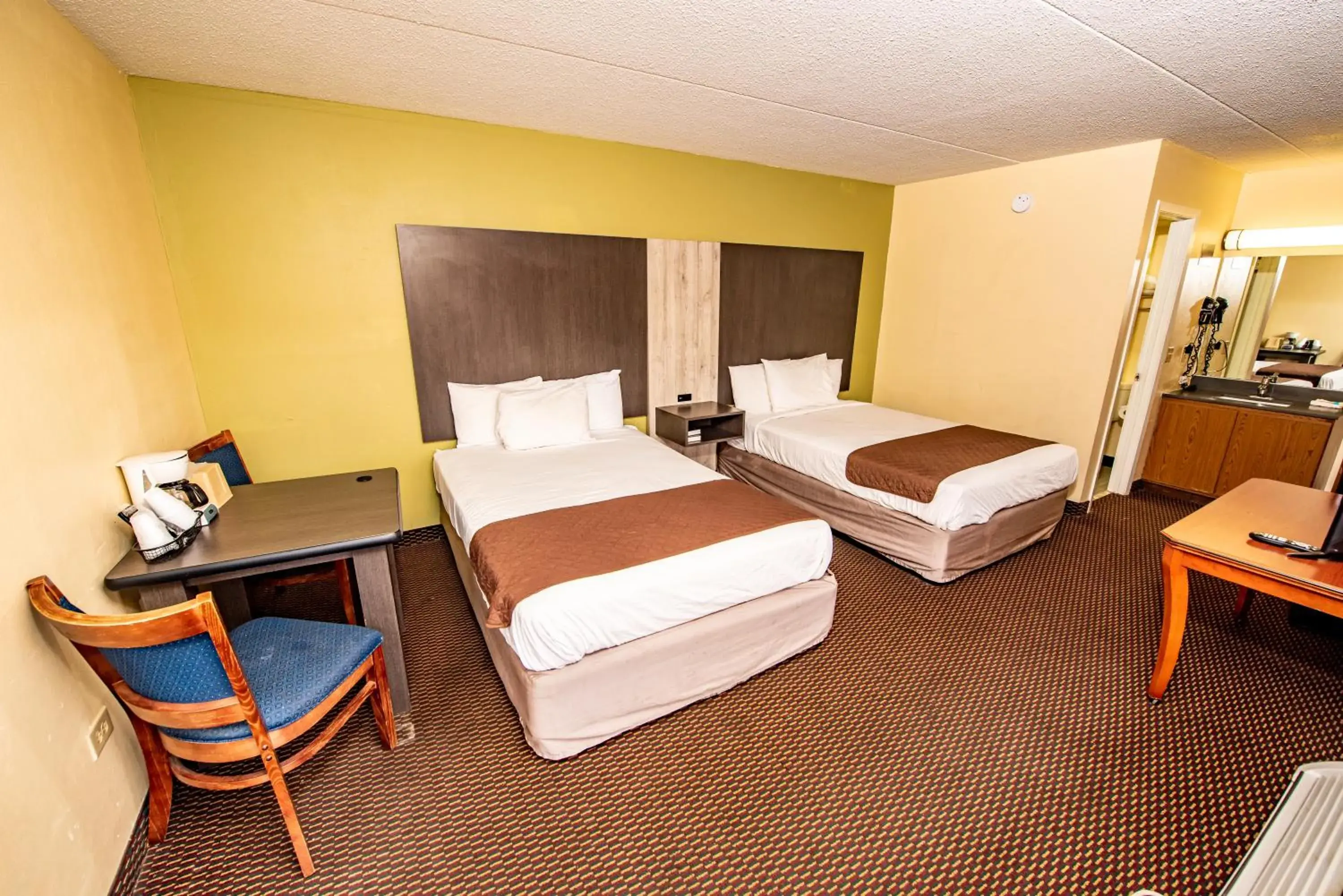 Property building, Bed in River Place Inn