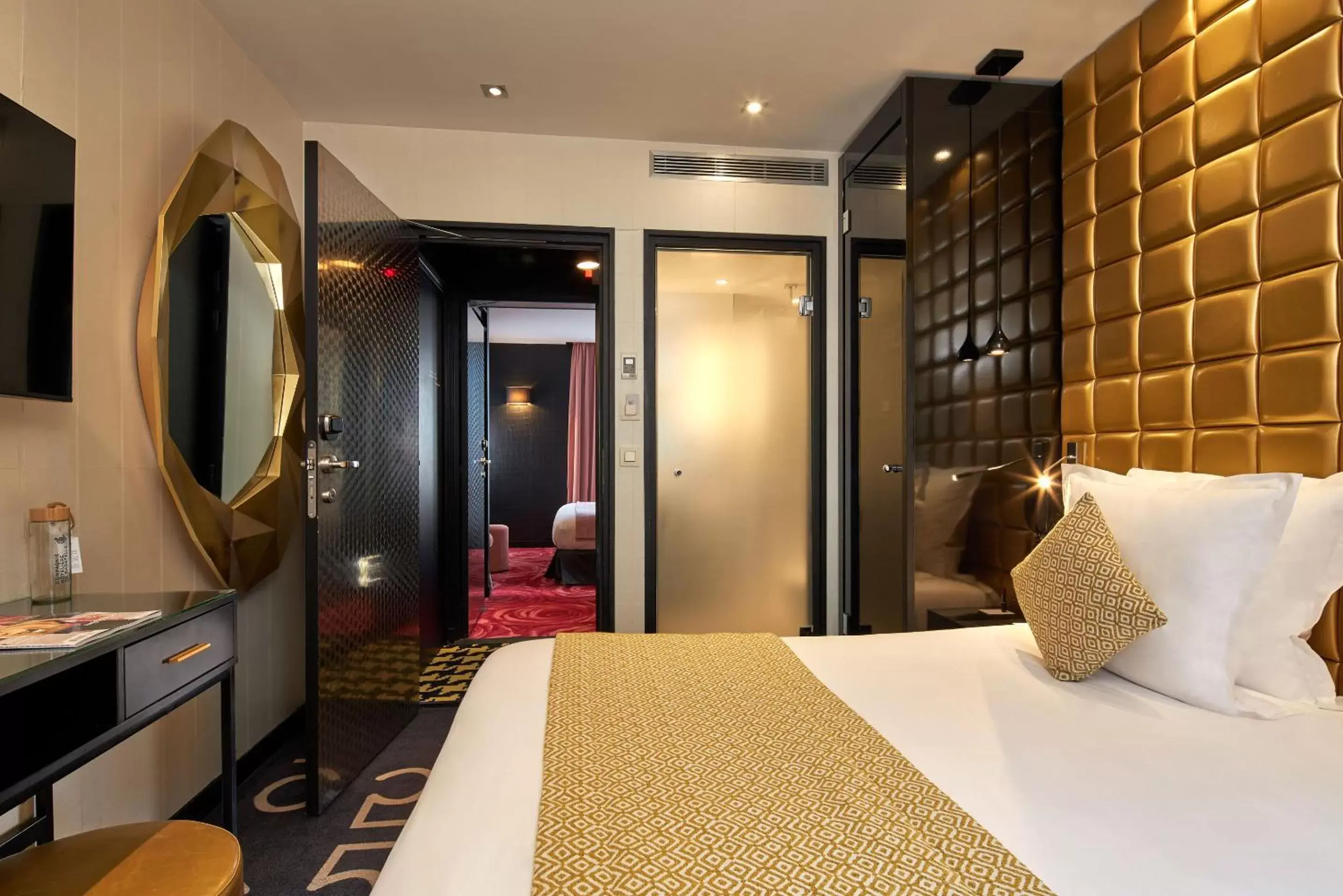 Bedroom, Bed in Platine Hotel