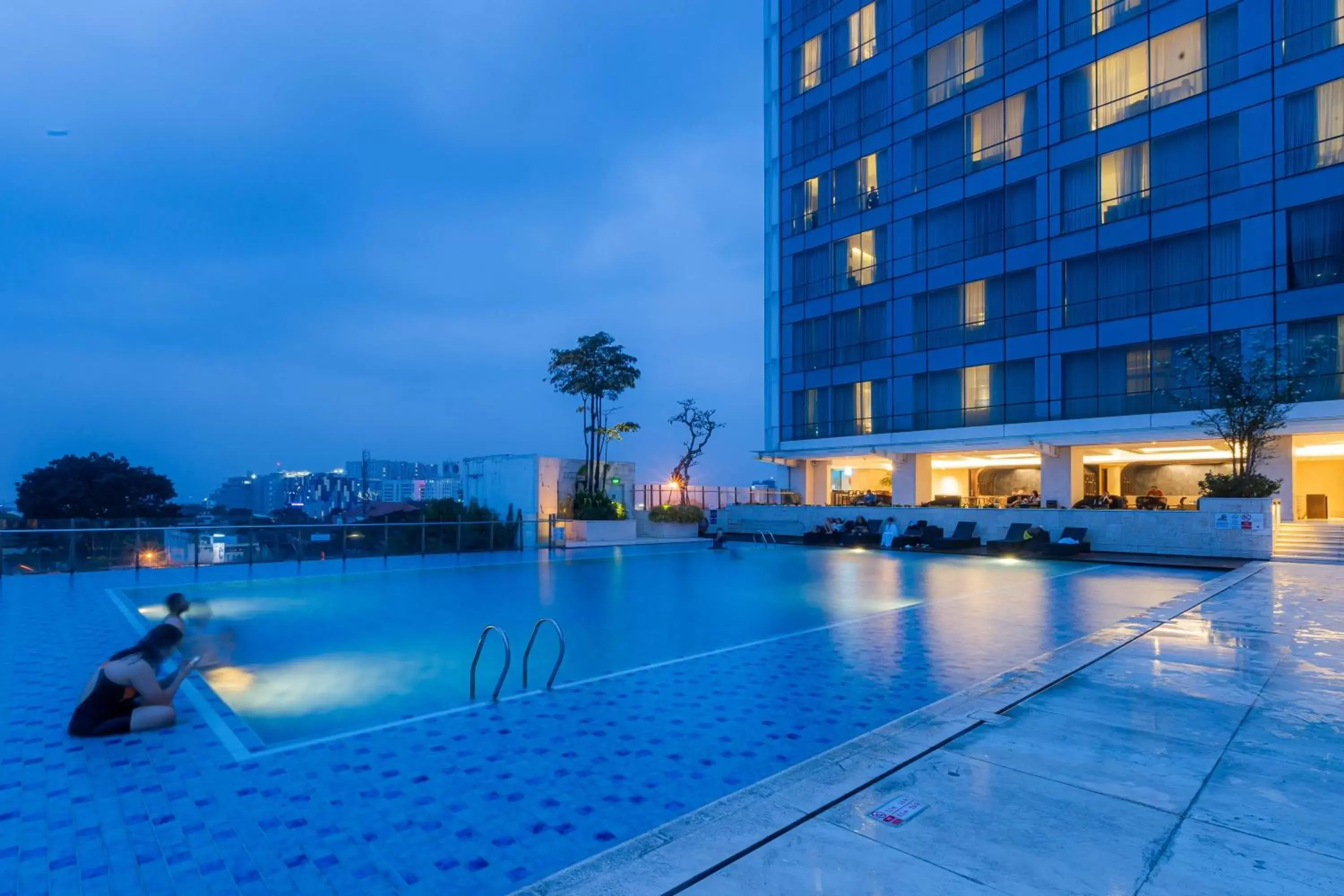 Swimming Pool in Crowne Plaza Bandung, an IHG Hotel