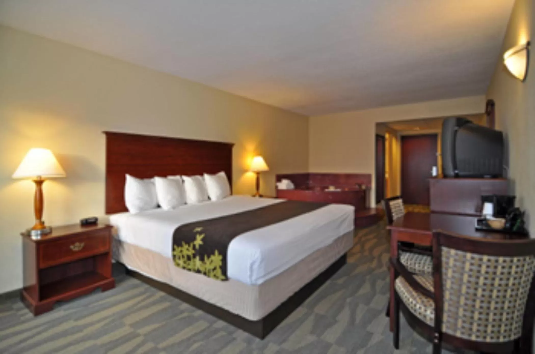 Photo of the whole room, Bed in Gold Leaf Hotel of Dewey