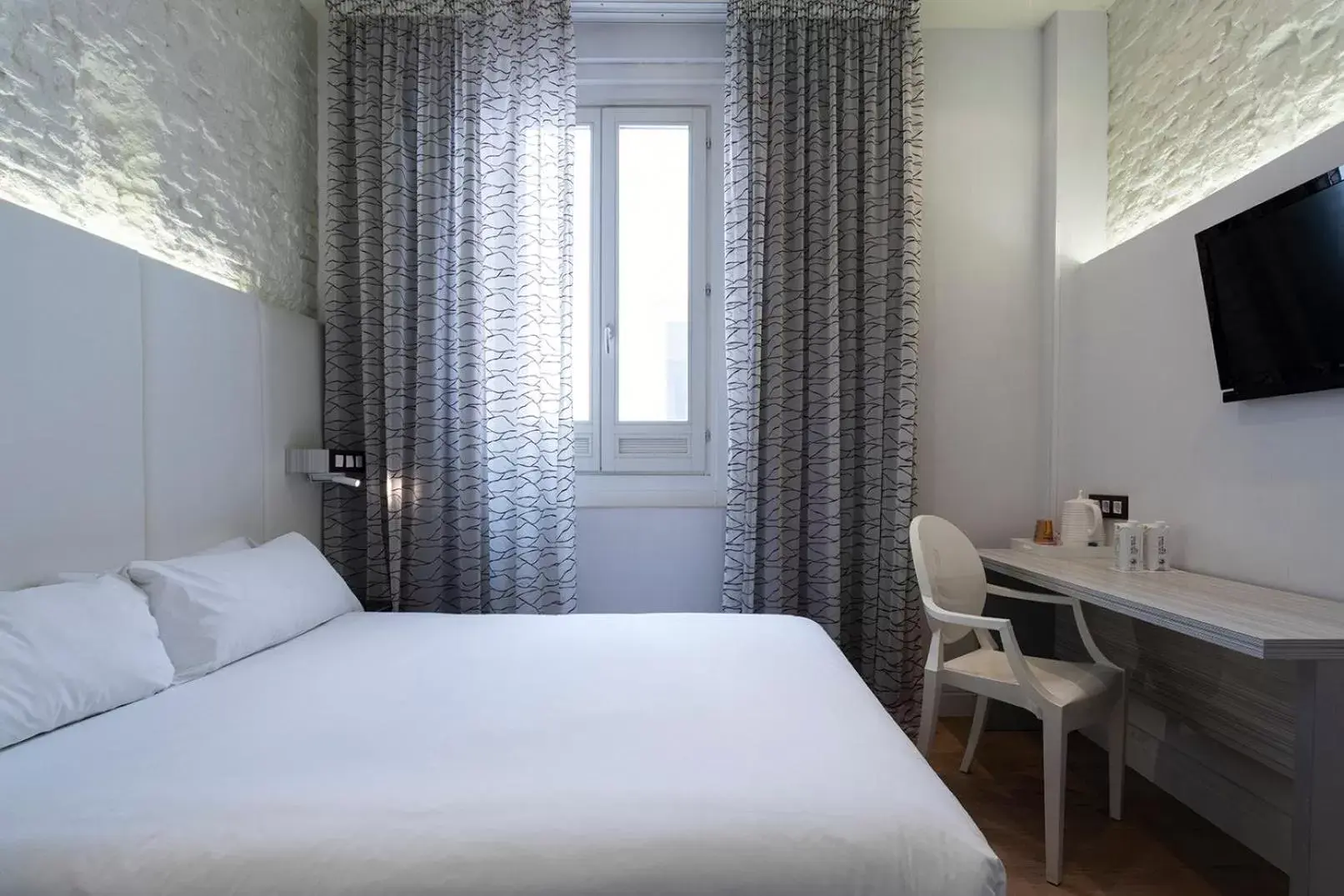 Interior Double or Twin Room in Petit Palace Lealtad Plaza