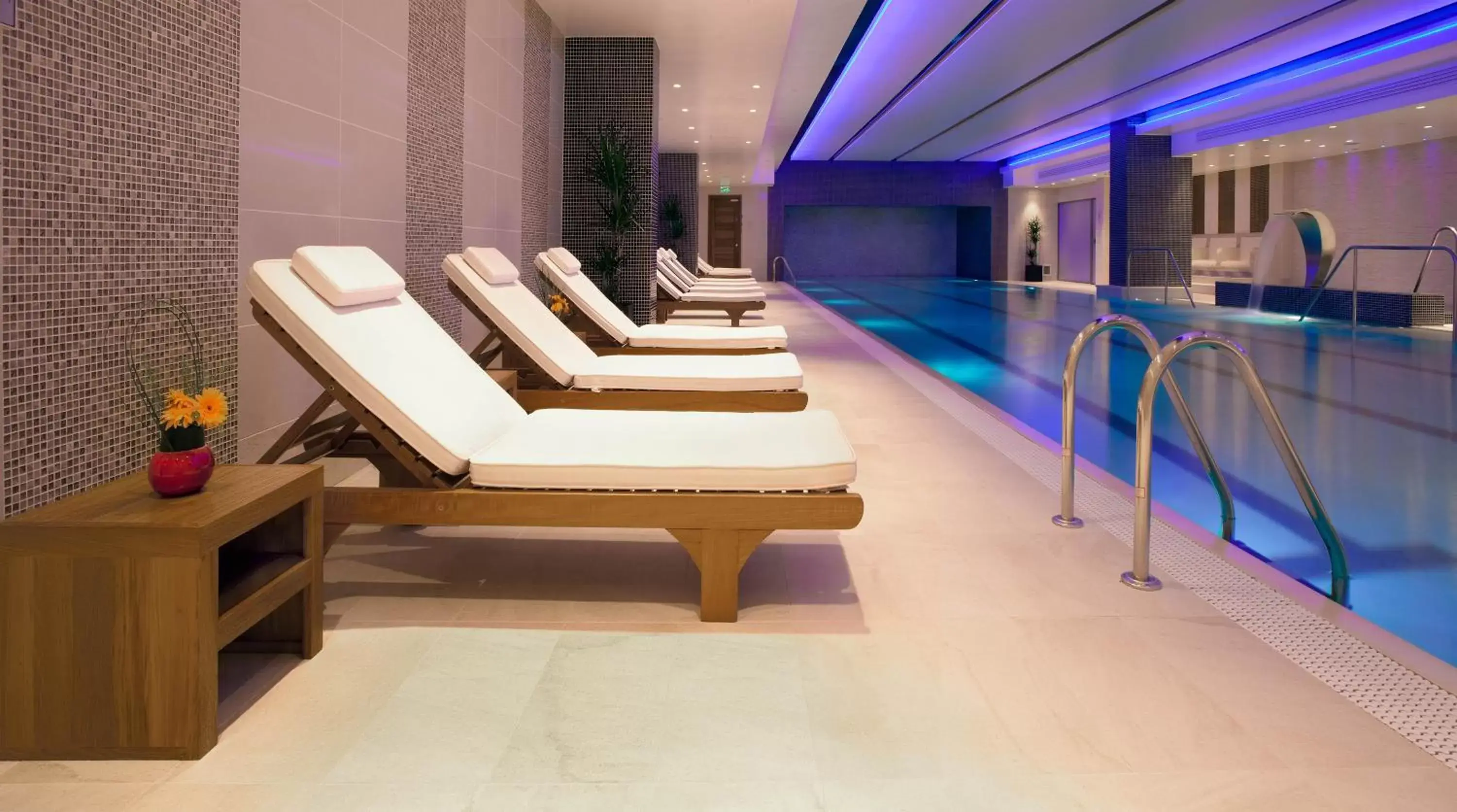 Swimming pool in Leonardo Royal London Tower Bridge Swimming pool in Leonardo Royal London Tower Bridge