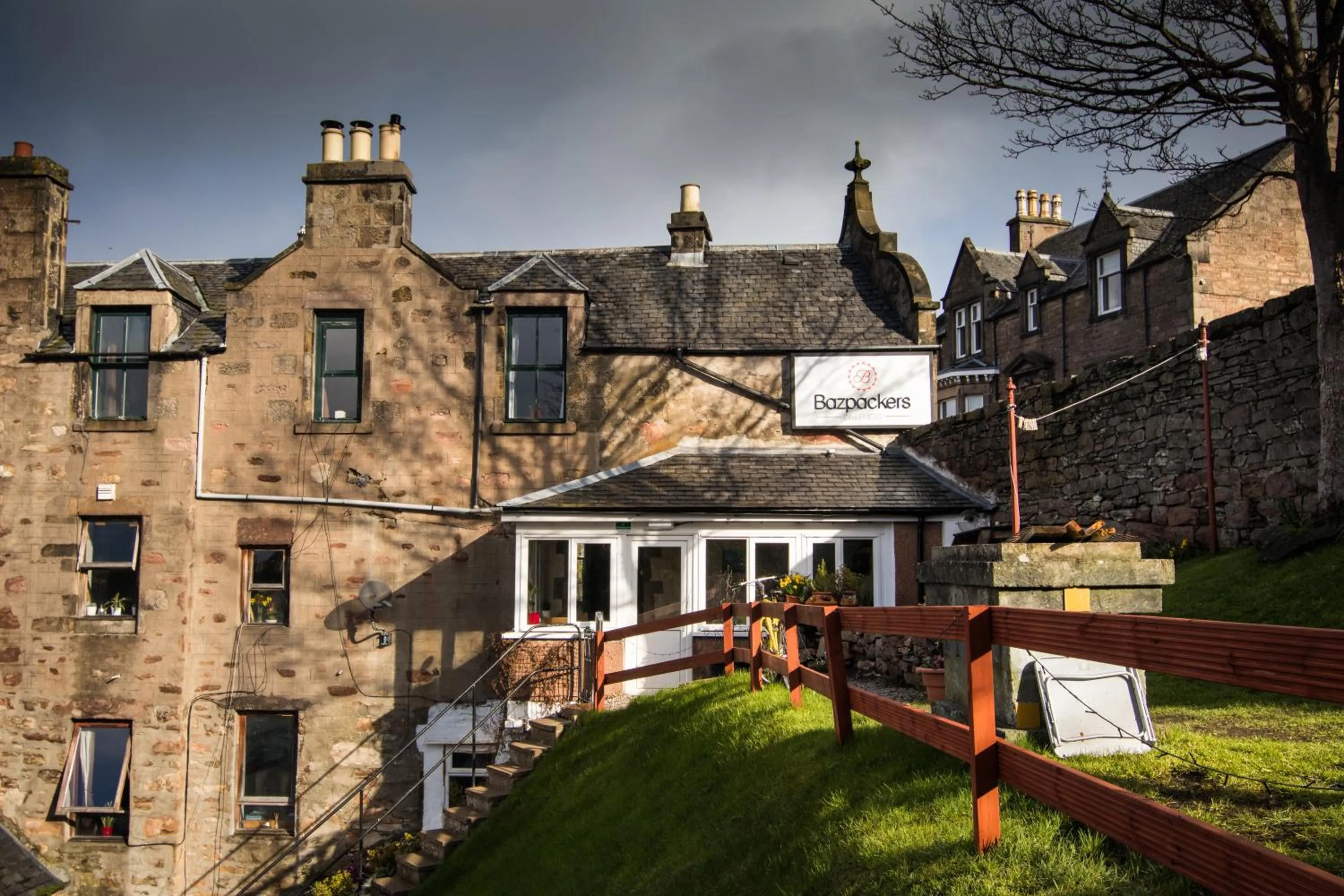 Property building in Bazpackers