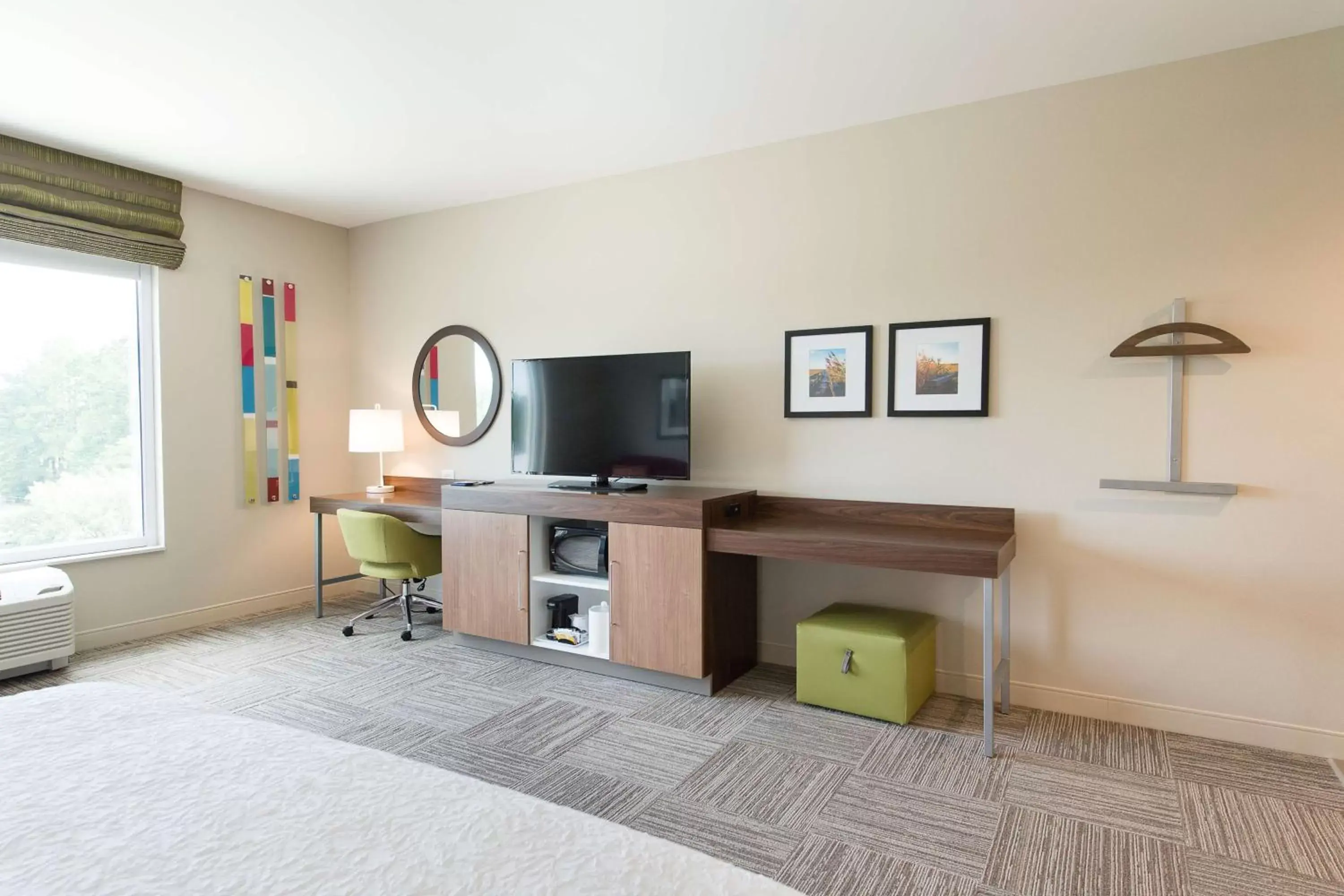 Bedroom, TV/Entertainment Center in Hampton Inn and Suites Fayetteville, NC