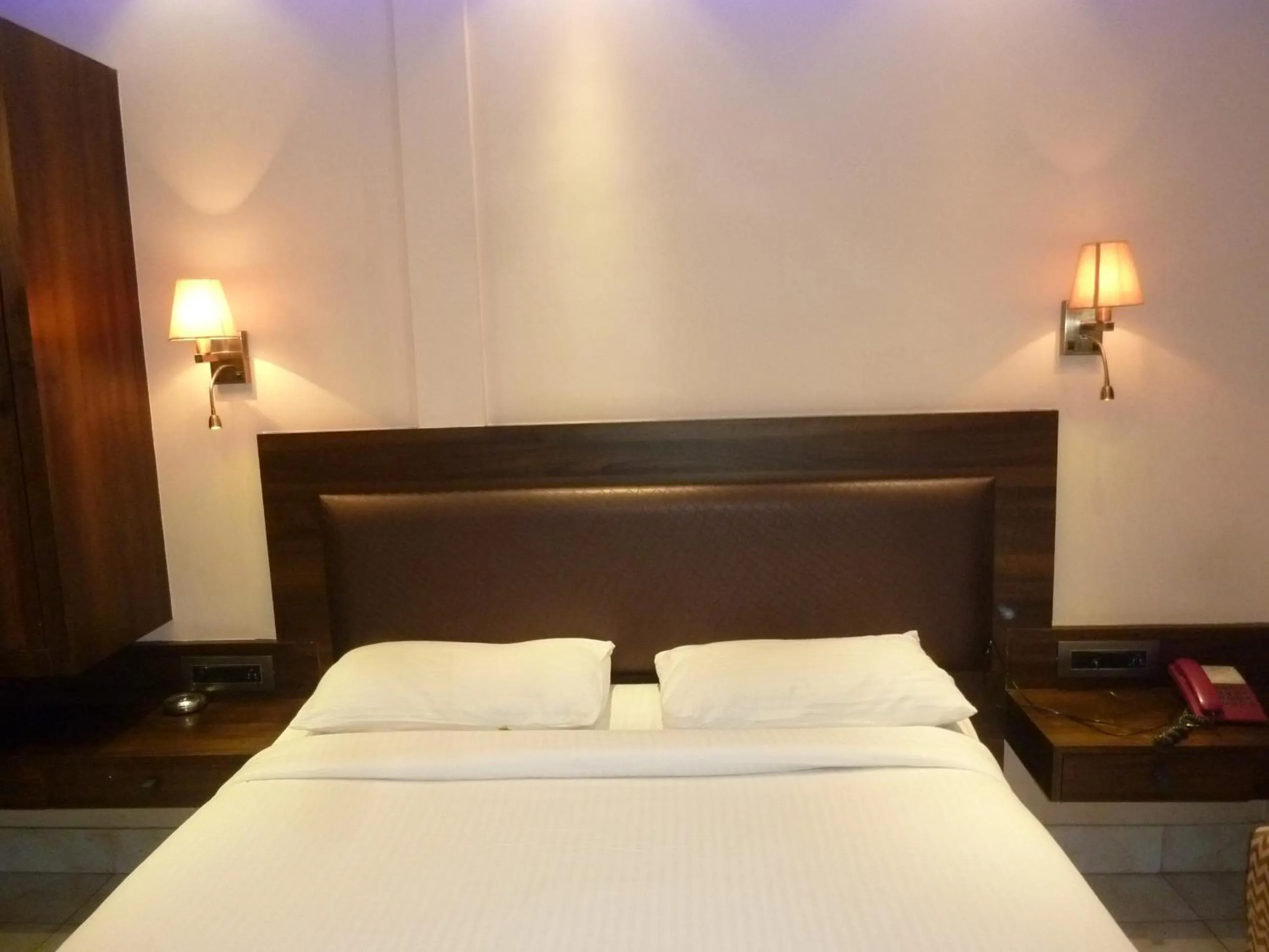 Photo of the whole room in Hotel New Bengal