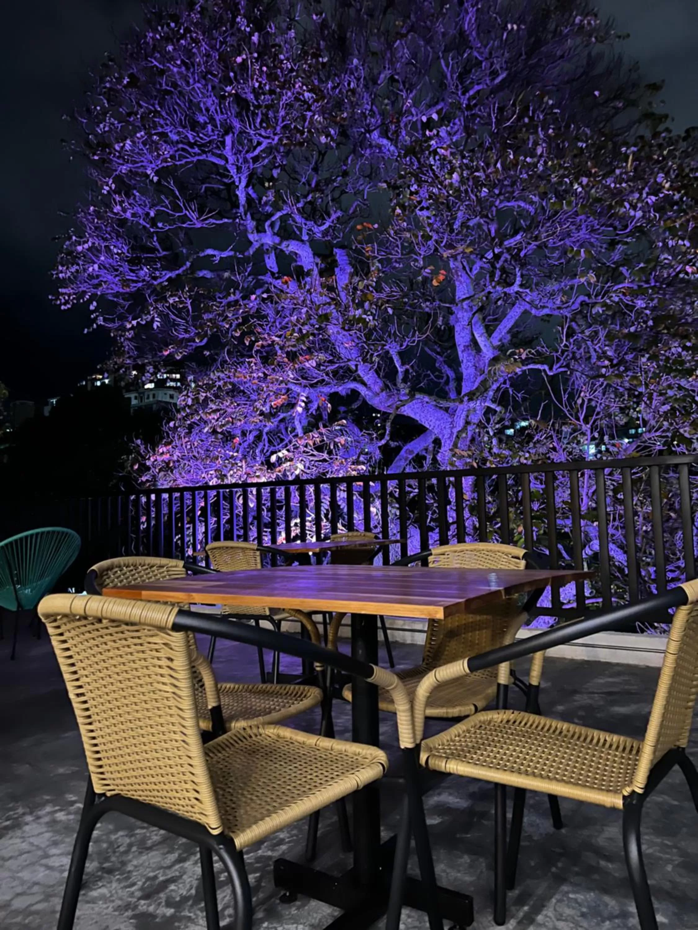 Restaurant/places to eat in HOTEL 9.5 SAN FERNANDO