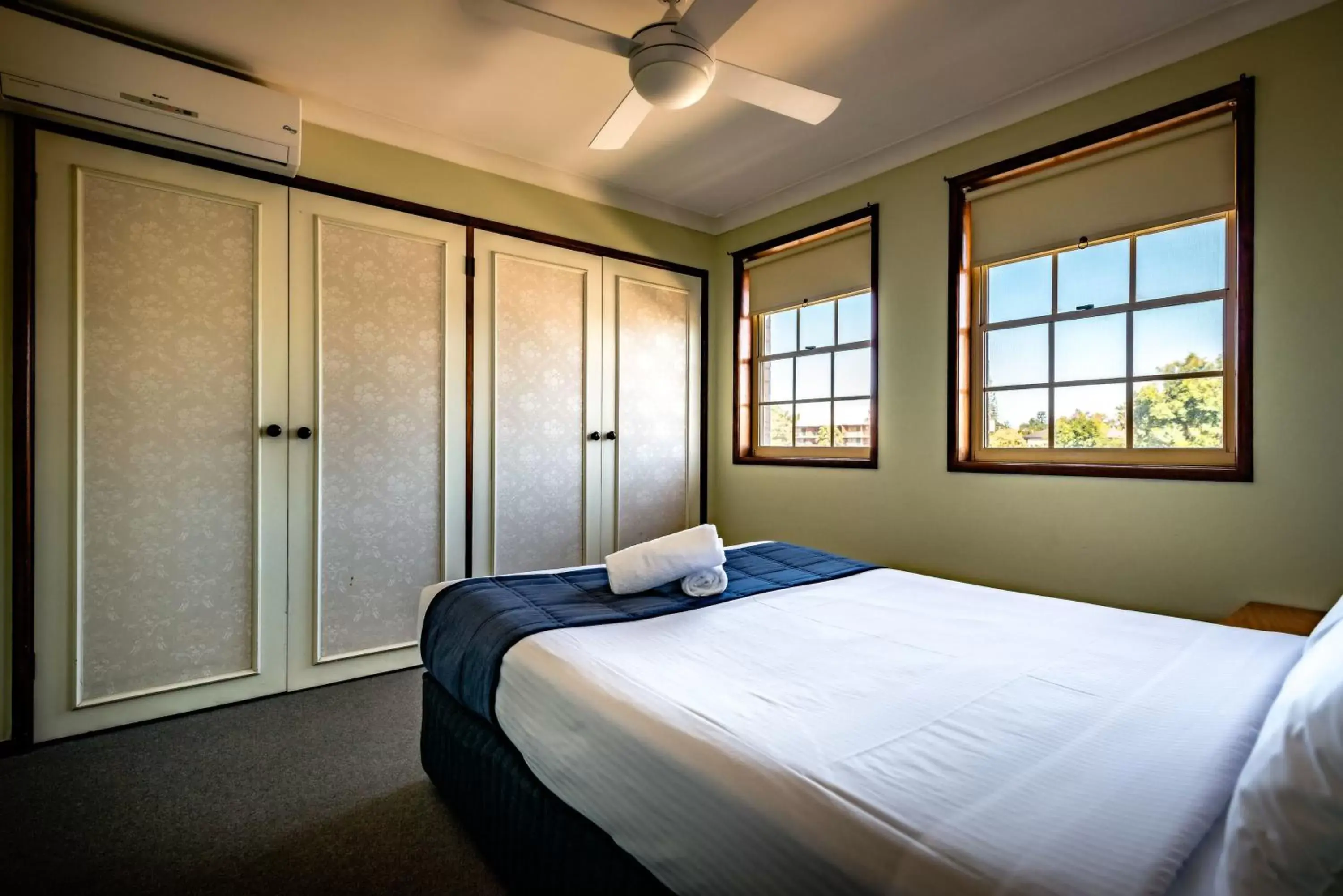 Day, Bed in Park Beach Resort Motel