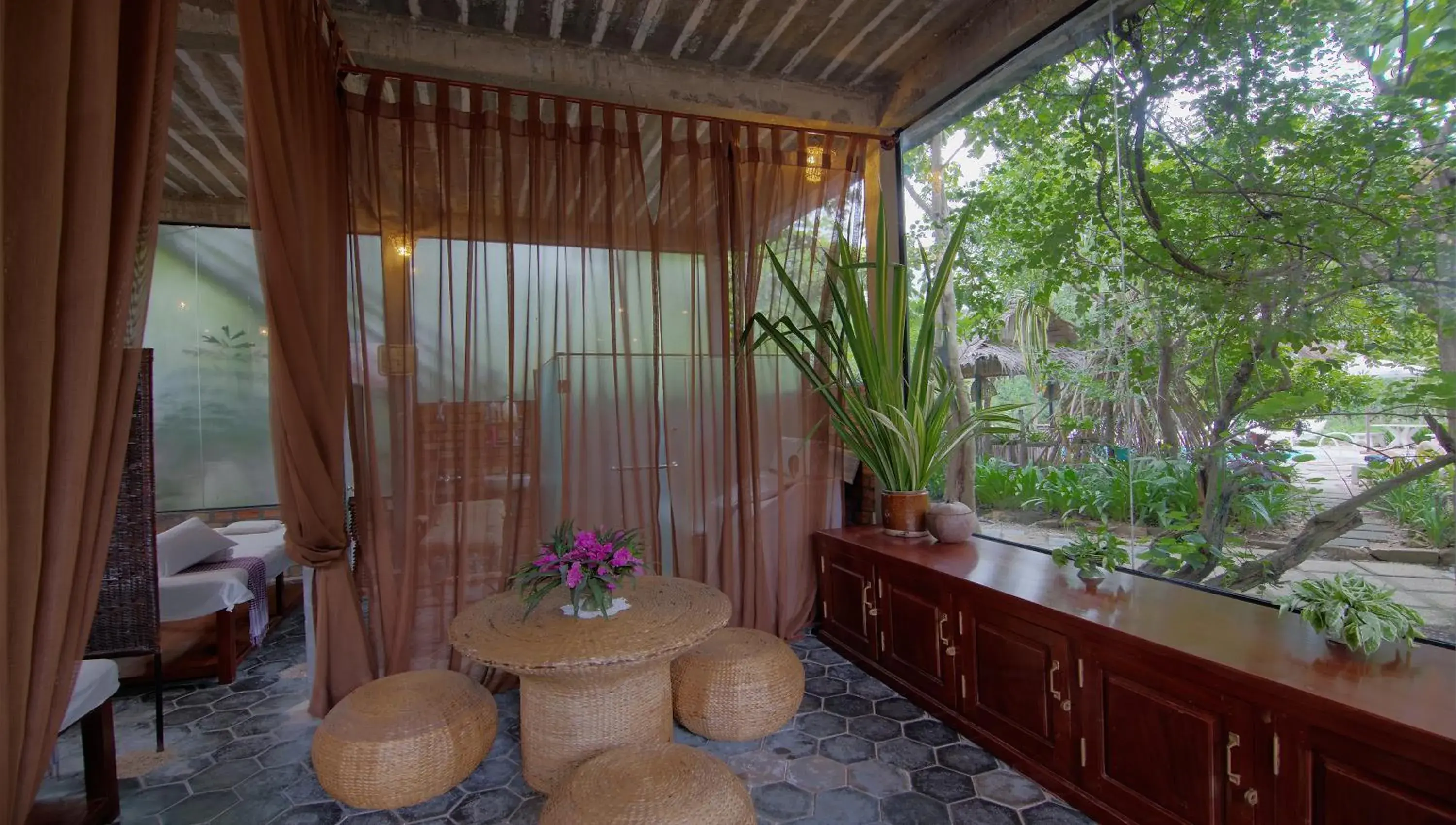 Seating area in Palm Village Resort & Spa