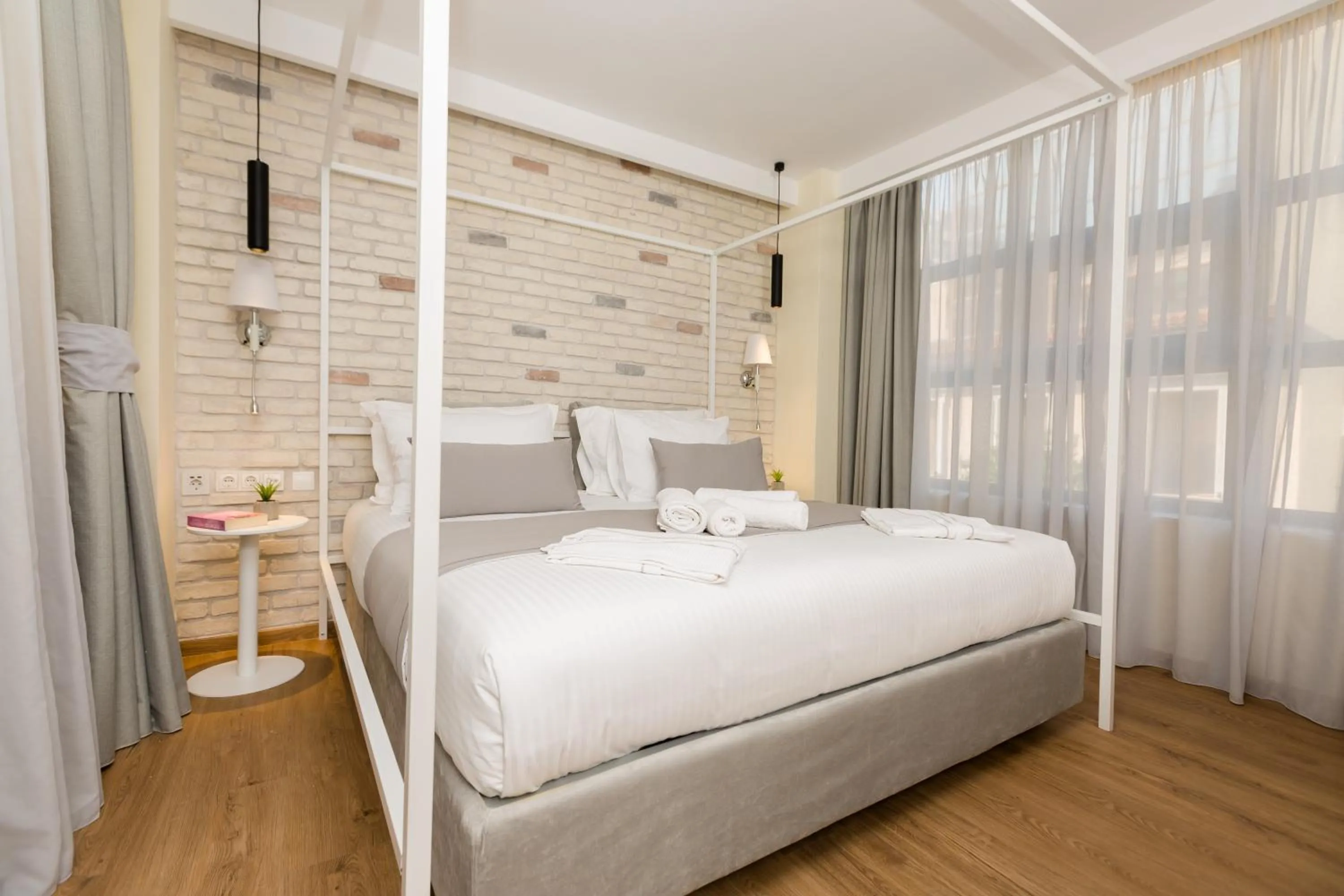 Bed in Hotel @Syngrou Fix