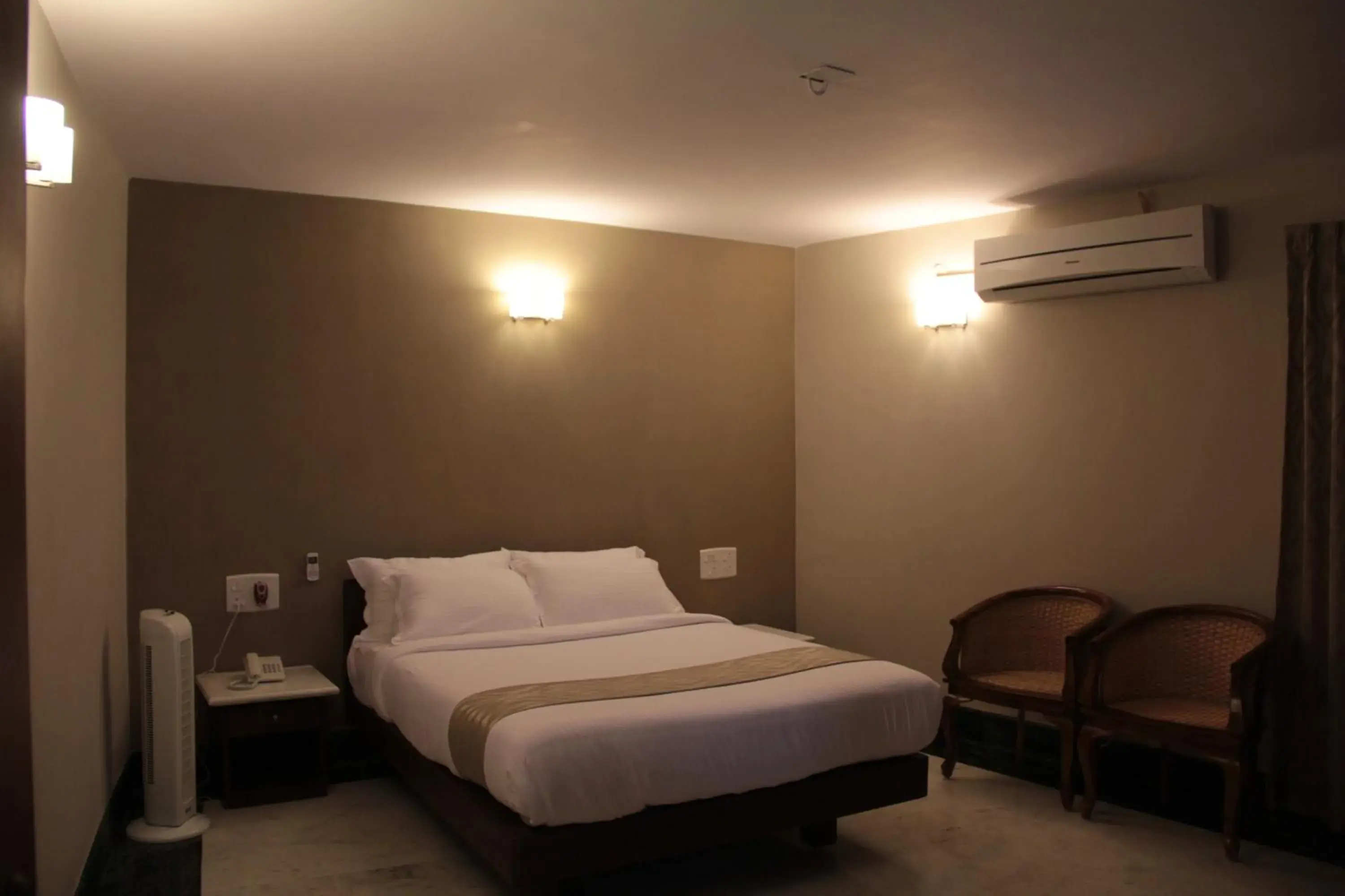 Photo of the whole room, Bed in Hanu Reddy Residences Poes Garden